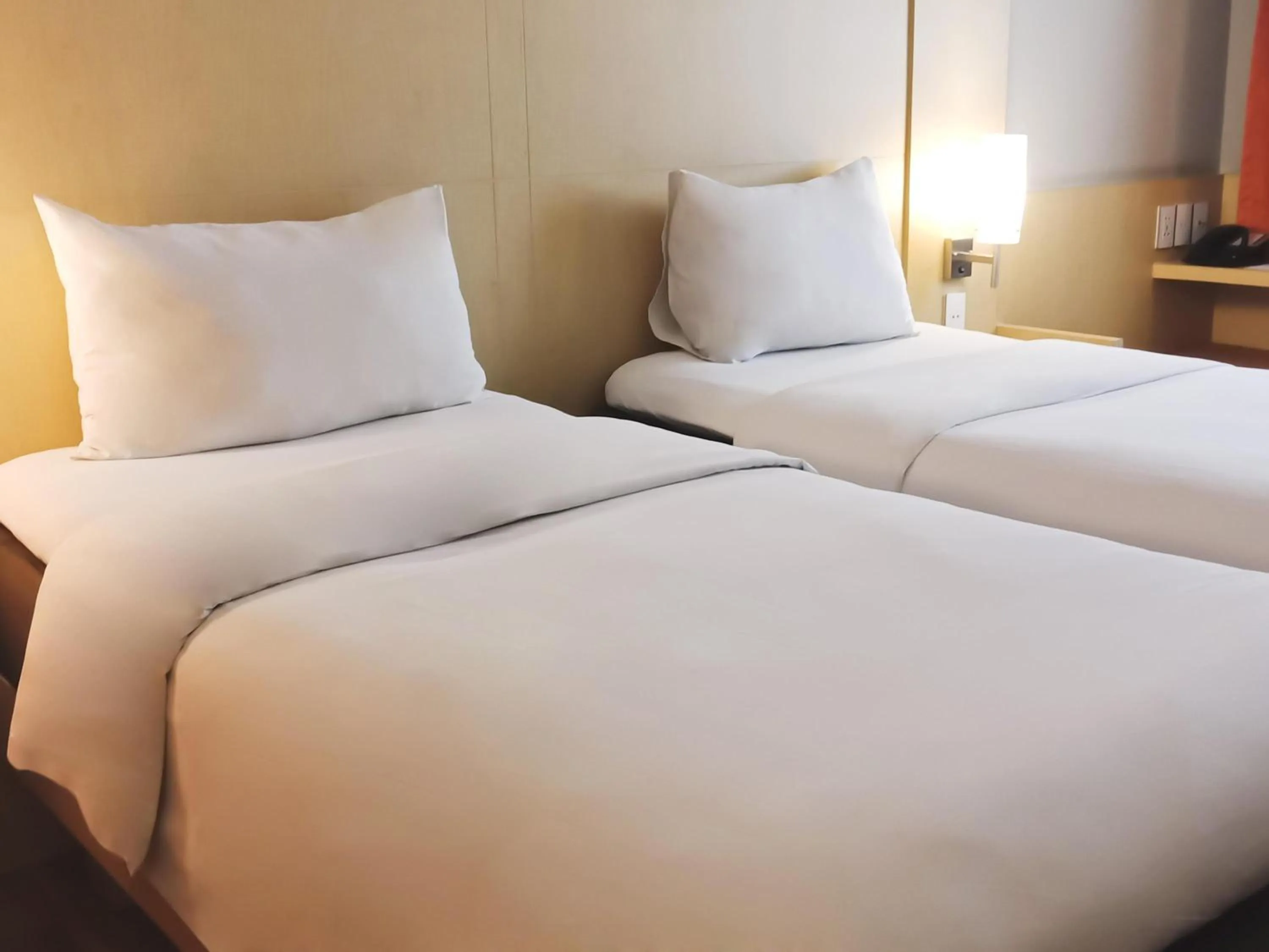 Bedroom, Bed in Ibis Padang