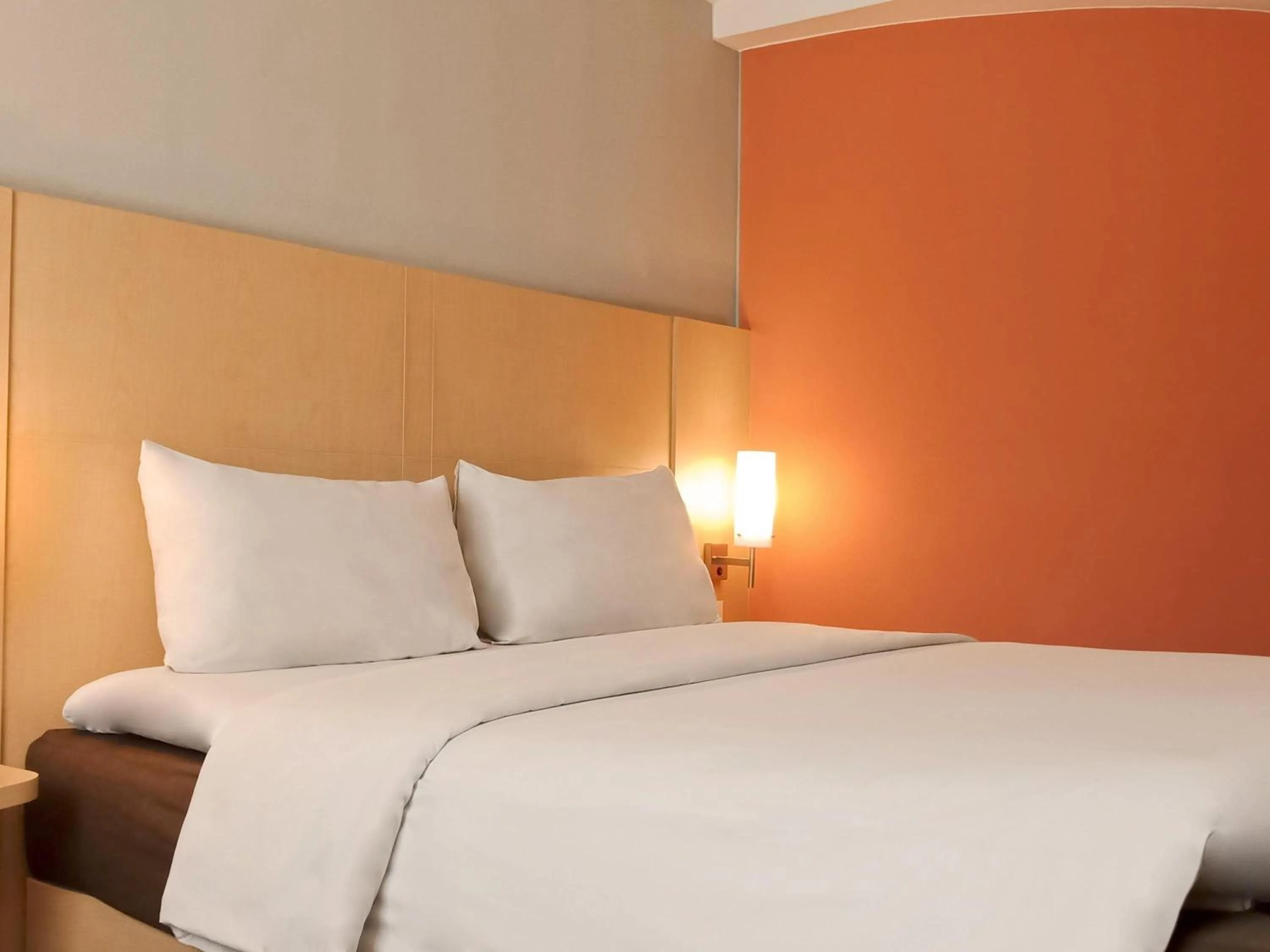 Bedroom, Bed in Ibis Padang