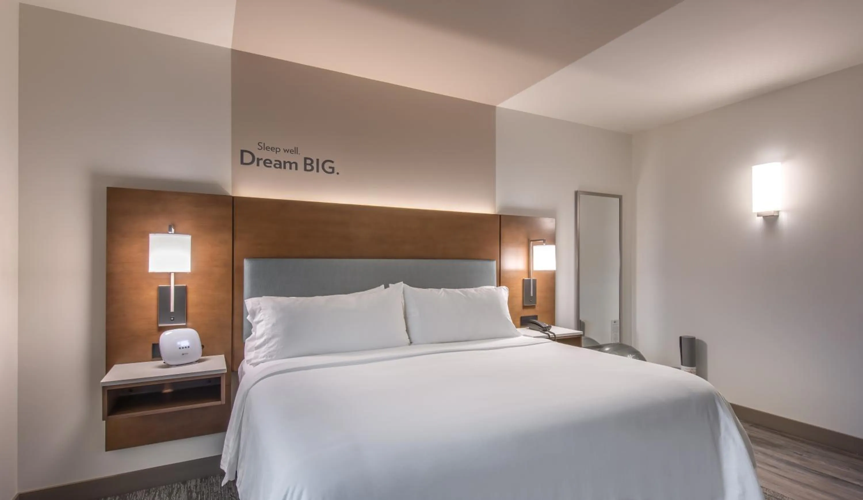 Guests, Bed in EVEN Hotel Atlanta - Cobb Galleria by IHG