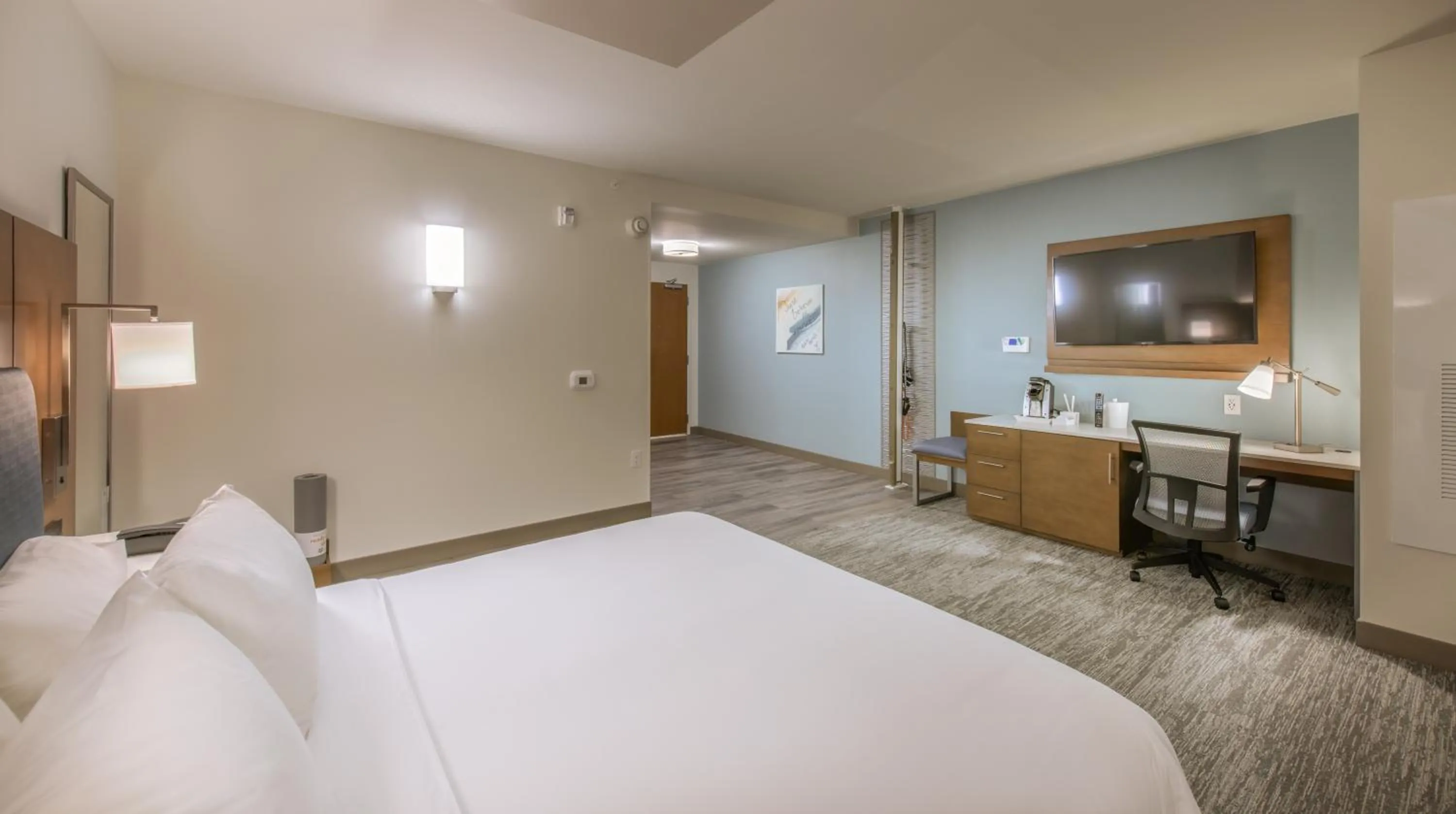 Guests, Bed in EVEN Hotel Atlanta - Cobb Galleria by IHG
