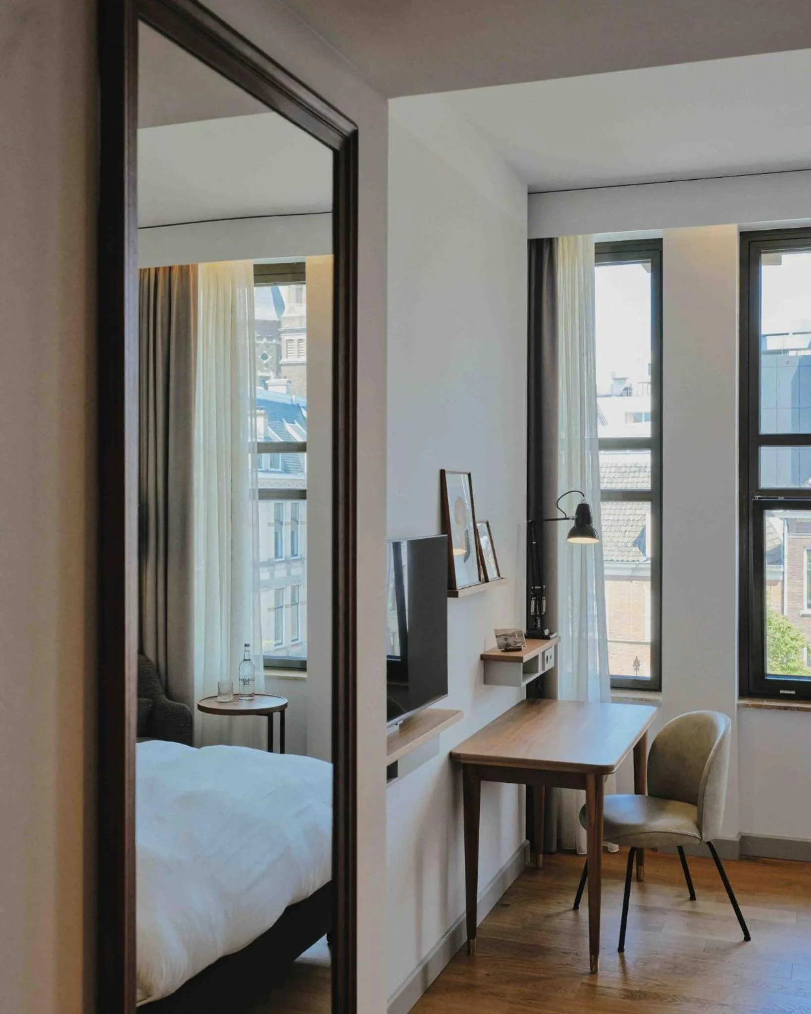 Photo of the whole room, Bed in voco The Hague by IHG