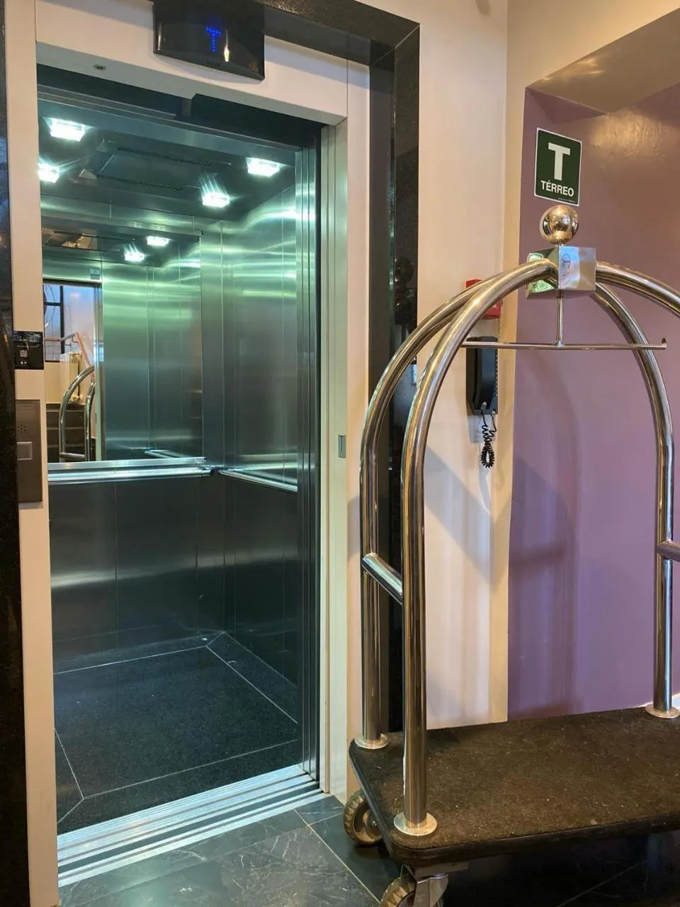 elevator in Castelo Boutique Hotel