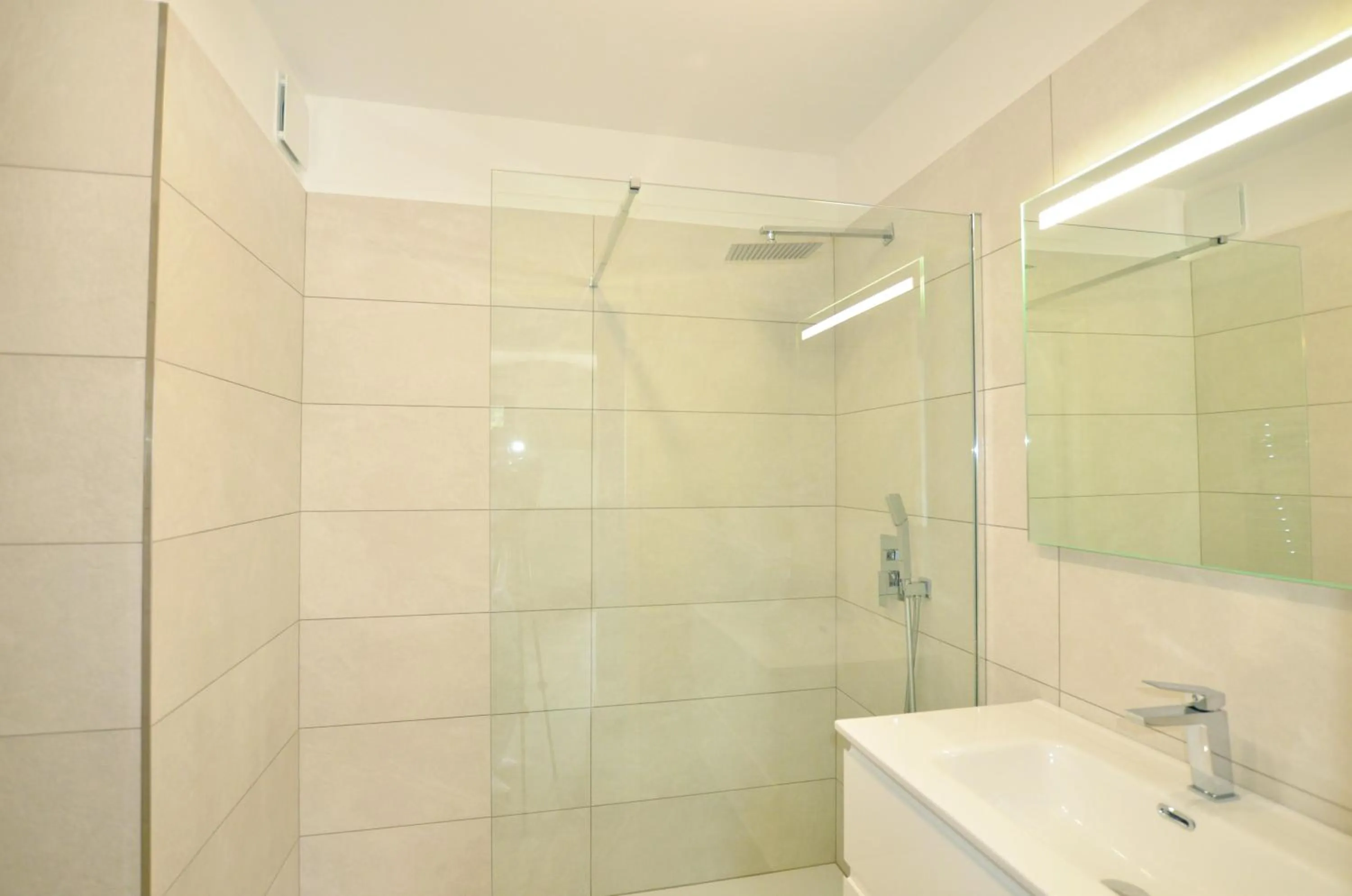 Bathroom in La Perle d'Eze - Aparthotel