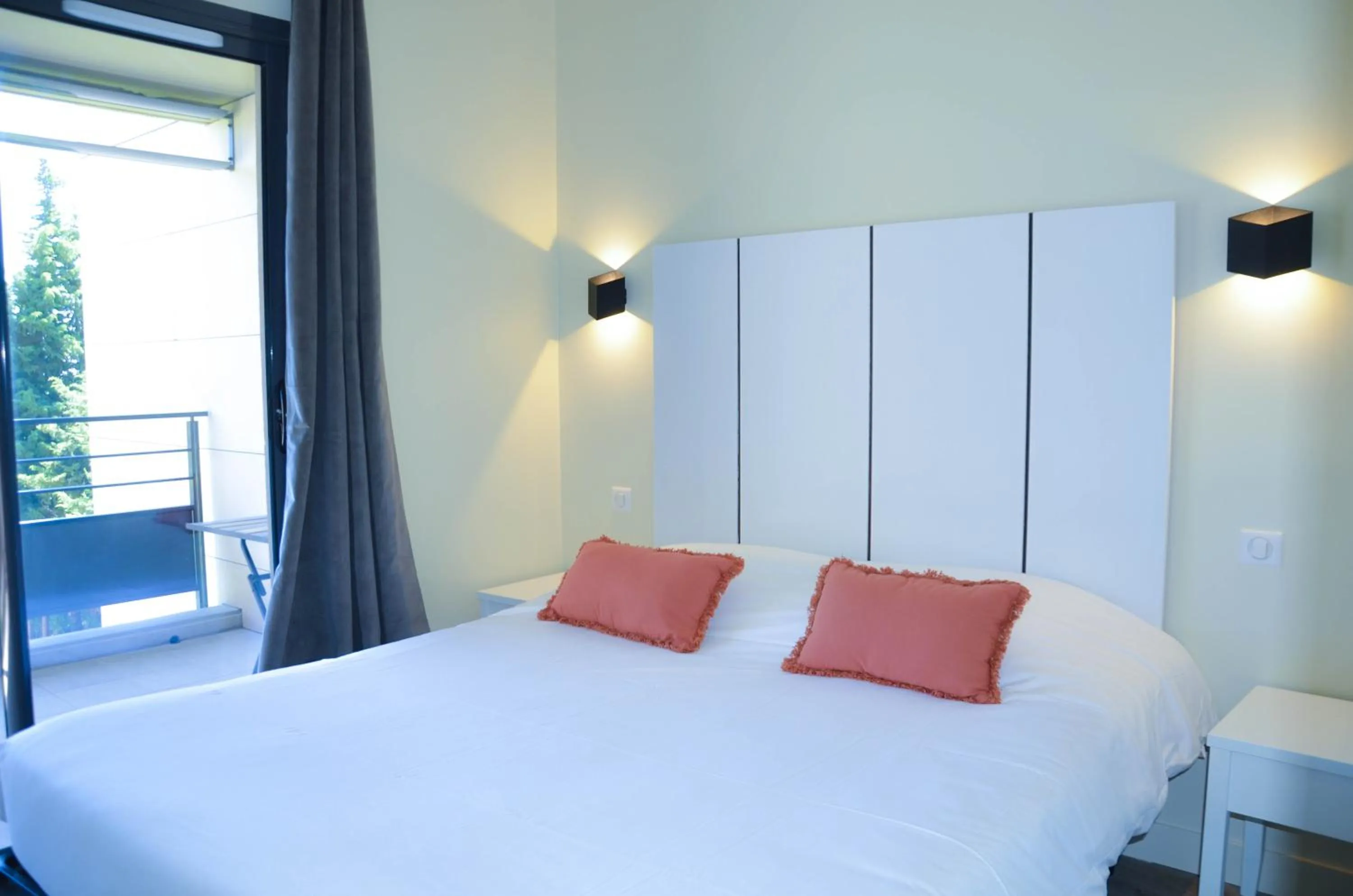 Bed in La Perle d'Eze - Aparthotel
