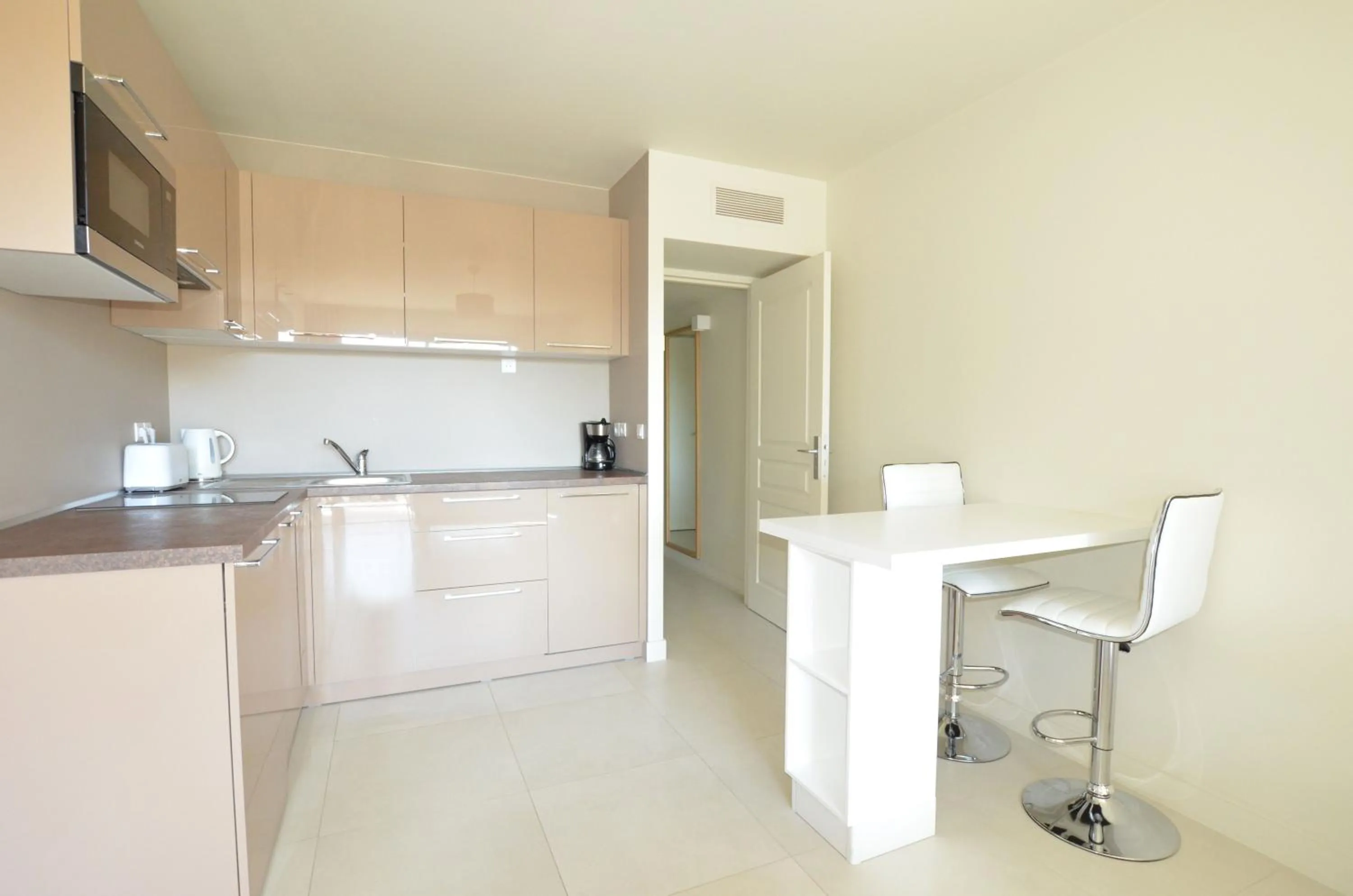 Kitchen or kitchenette in La Perle d'Eze - Aparthotel