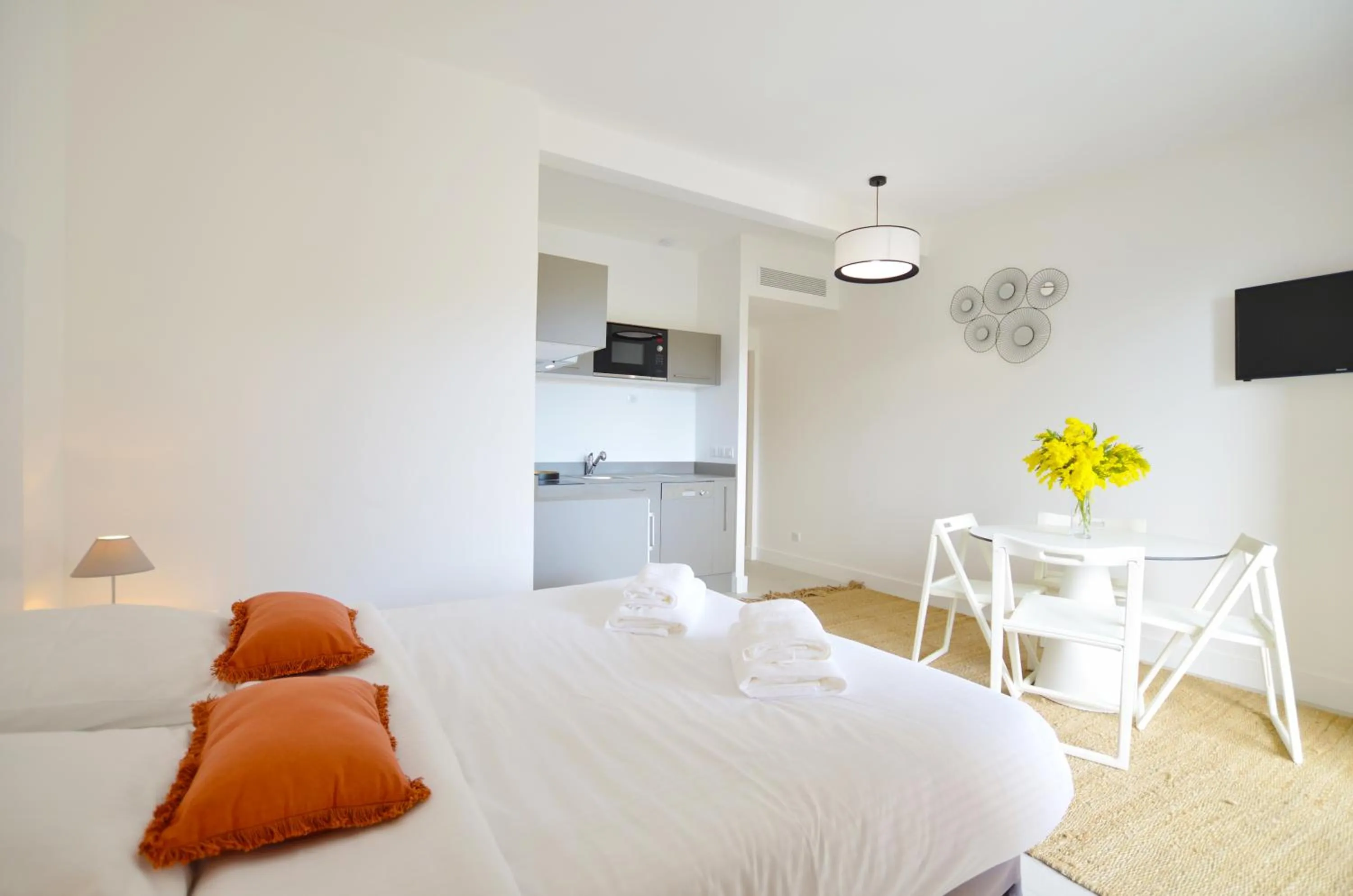 Photo of the whole room, Bed in La Perle d'Eze - Aparthotel