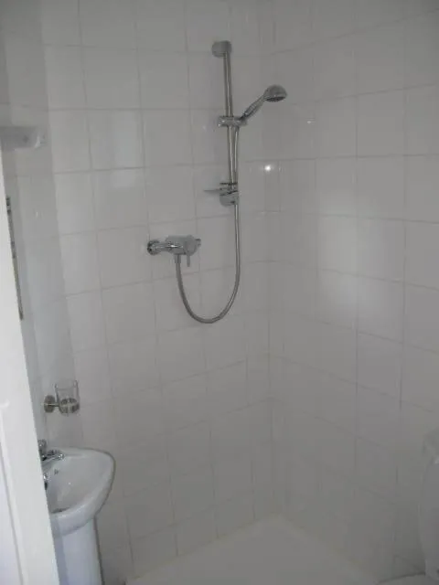 Shower in Dun Aoibhinn Guest Accommodation
