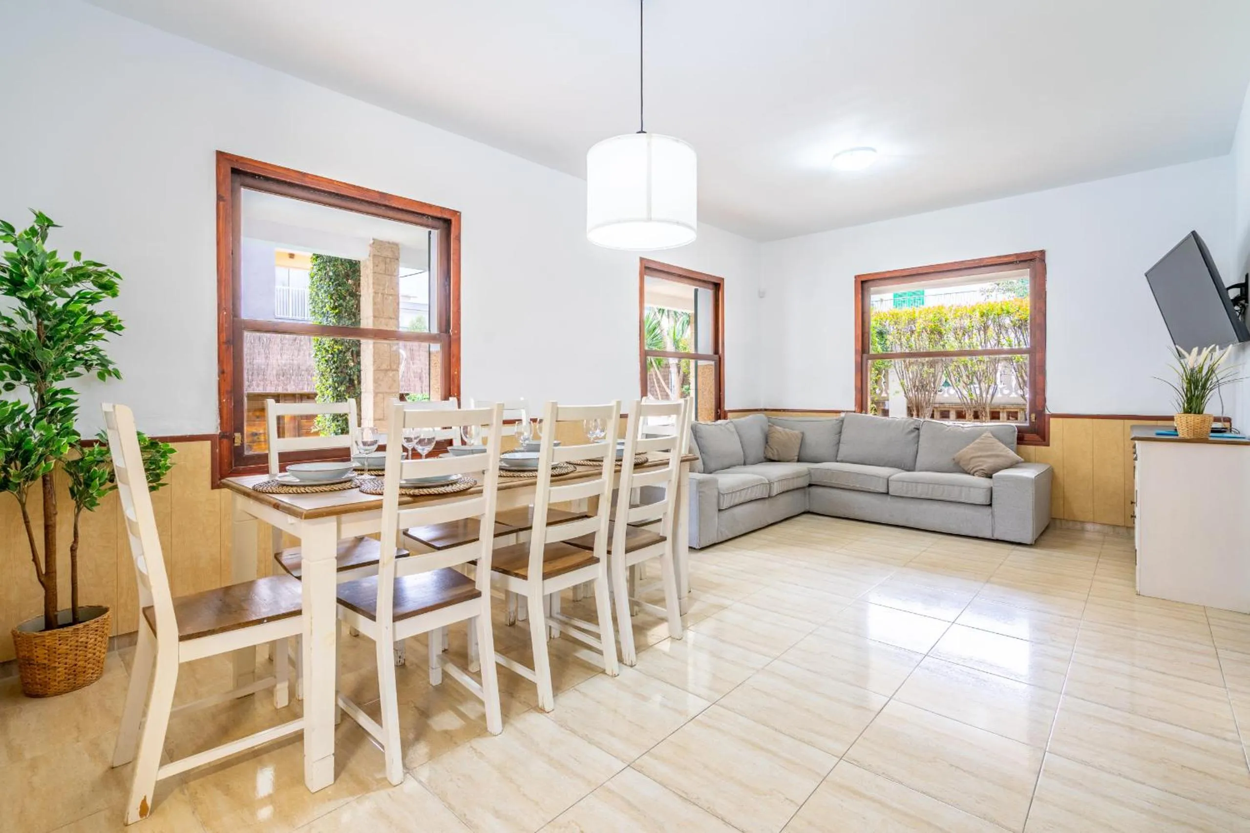 Dining area in Villa Can Pastilla