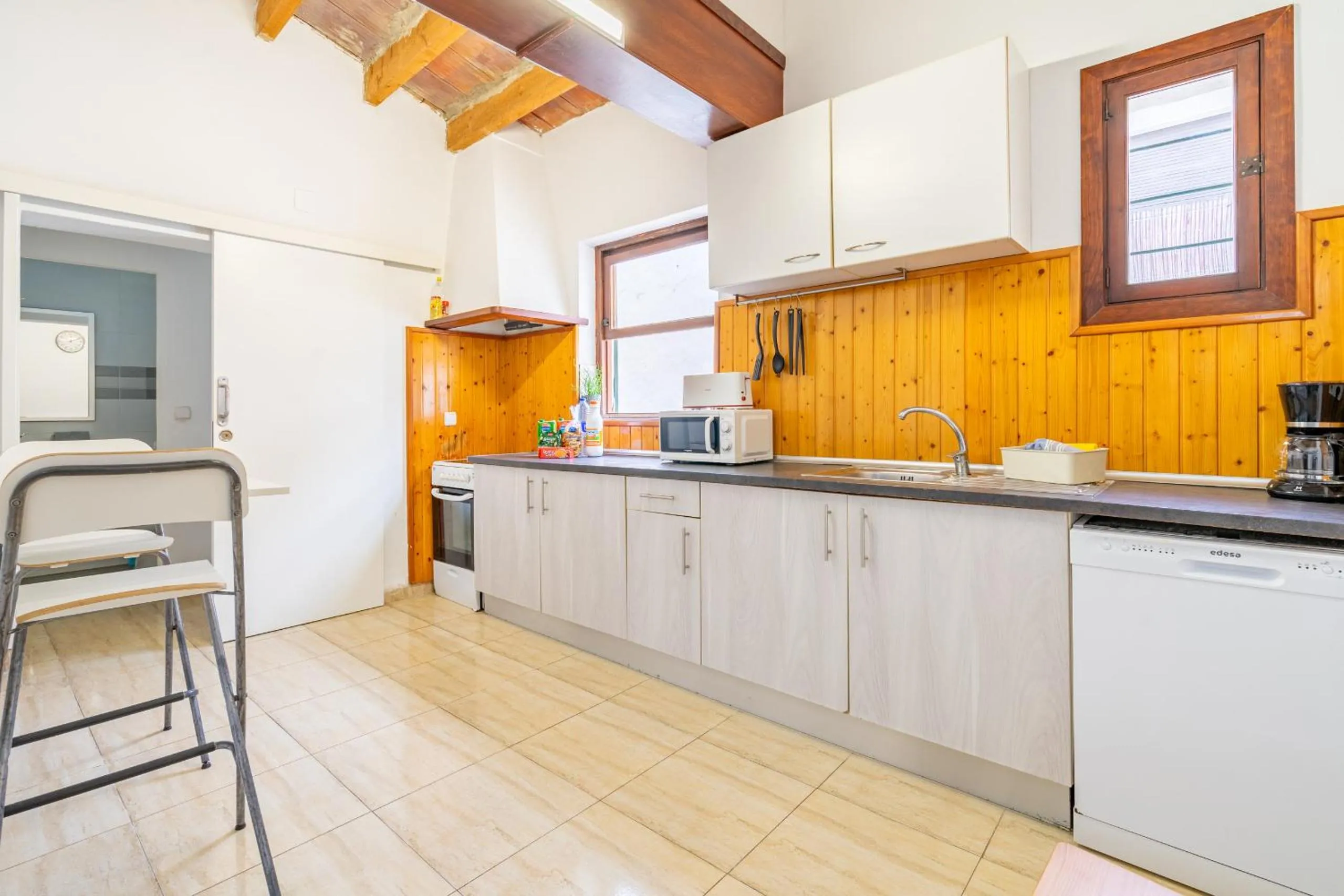 Kitchen or kitchenette in Villa Can Pastilla