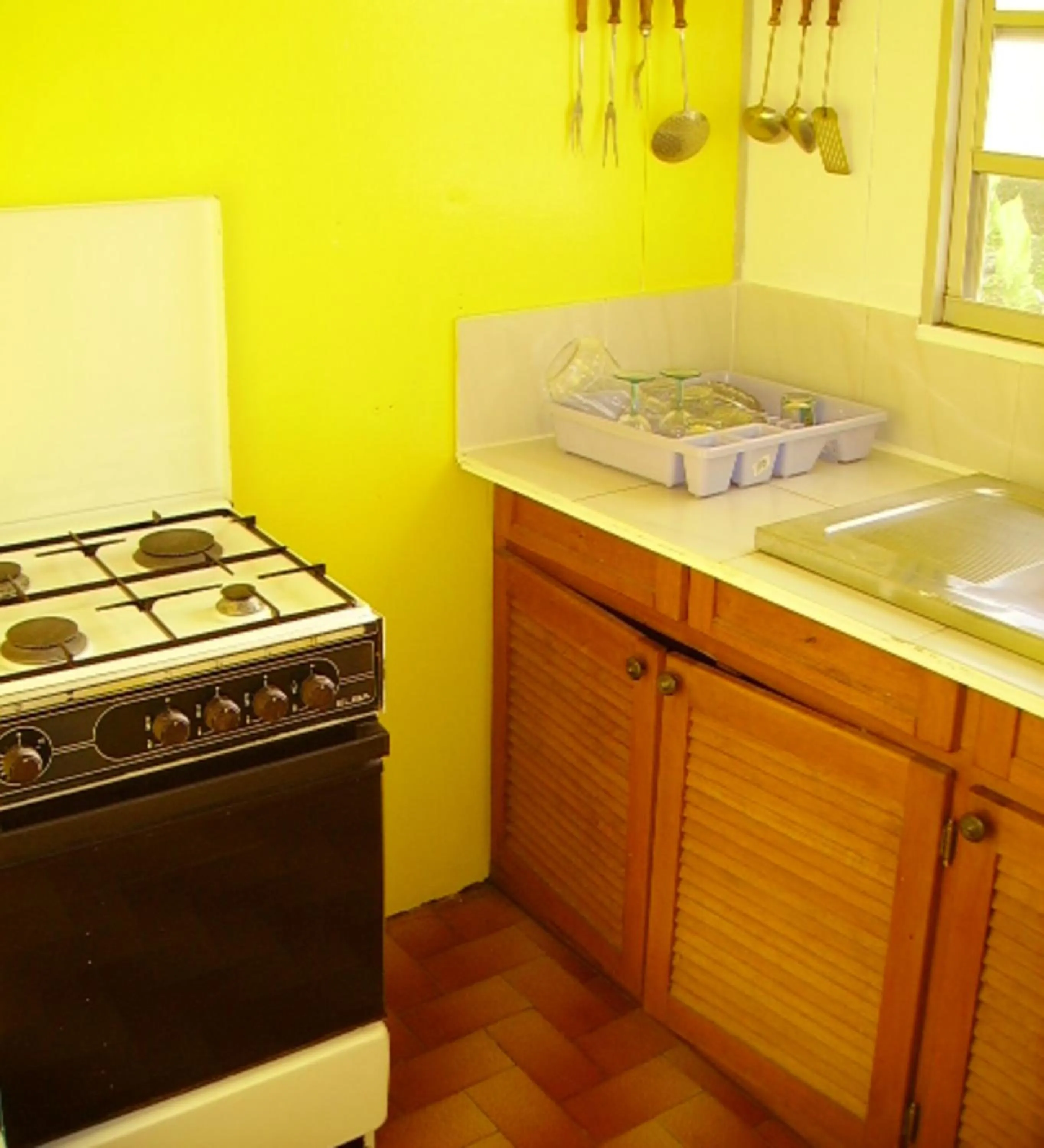 Kitchen or kitchenette in Maison charmante Sainte-Luce