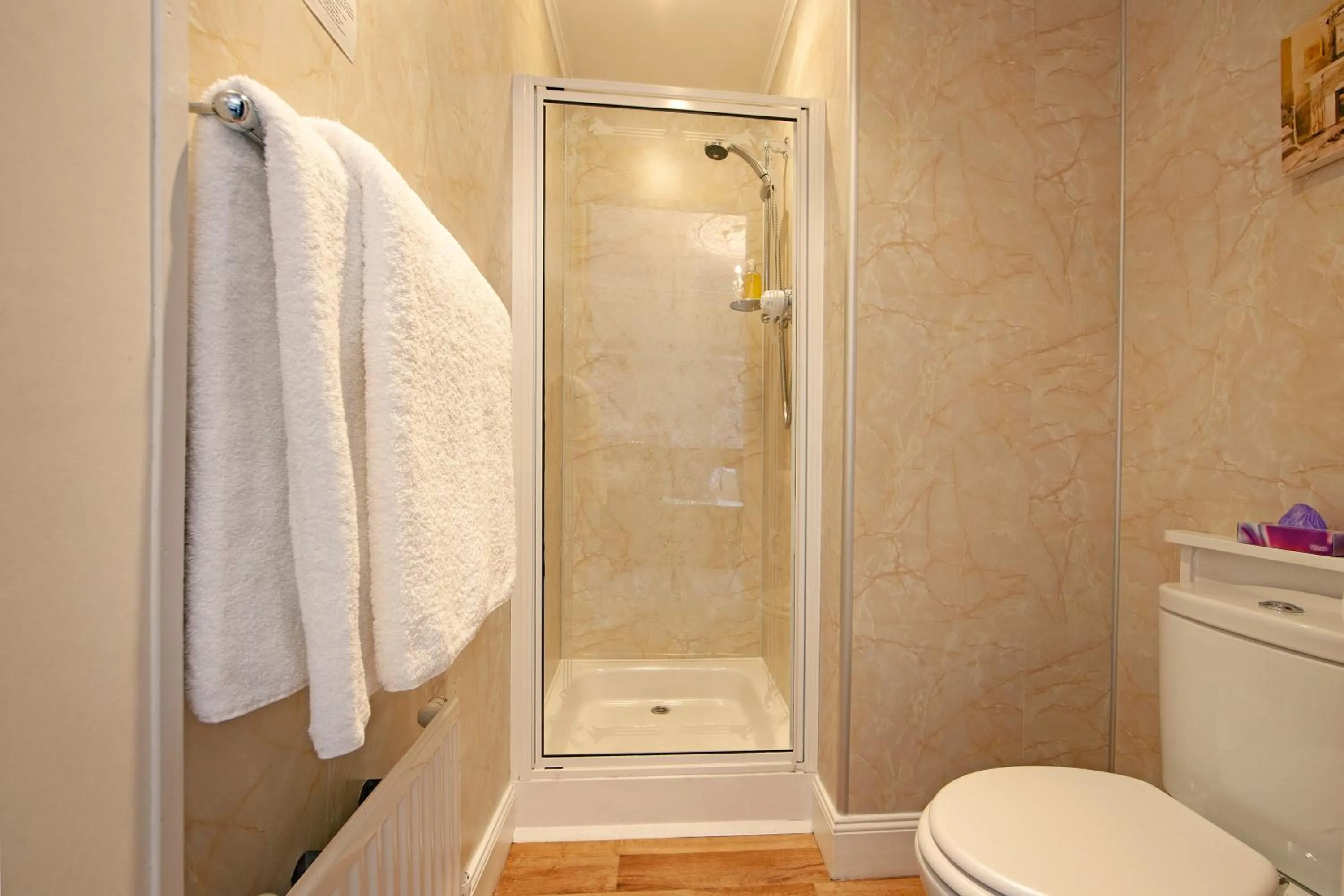 Shower in Hawthornbank