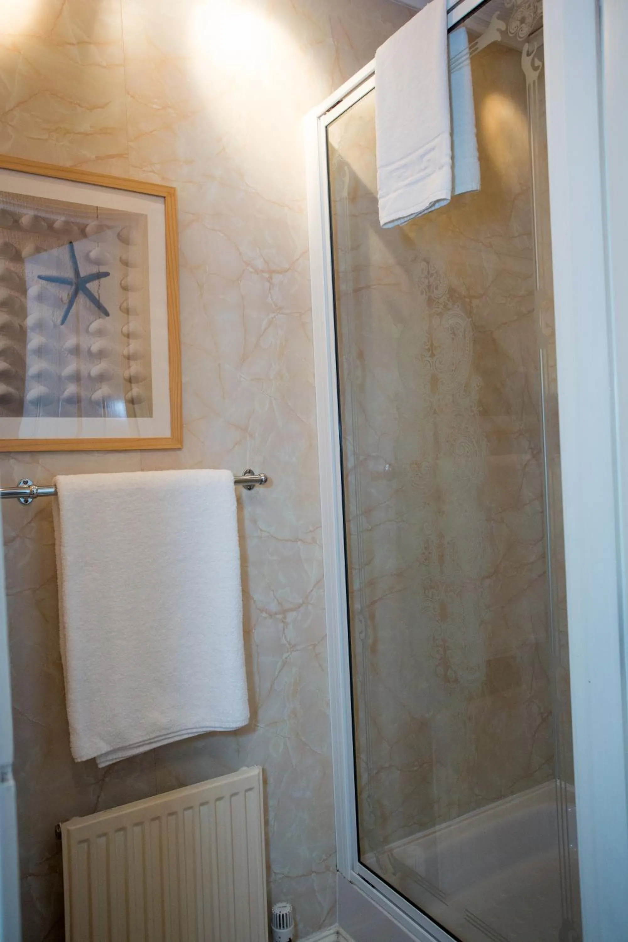 Shower in Hawthornbank