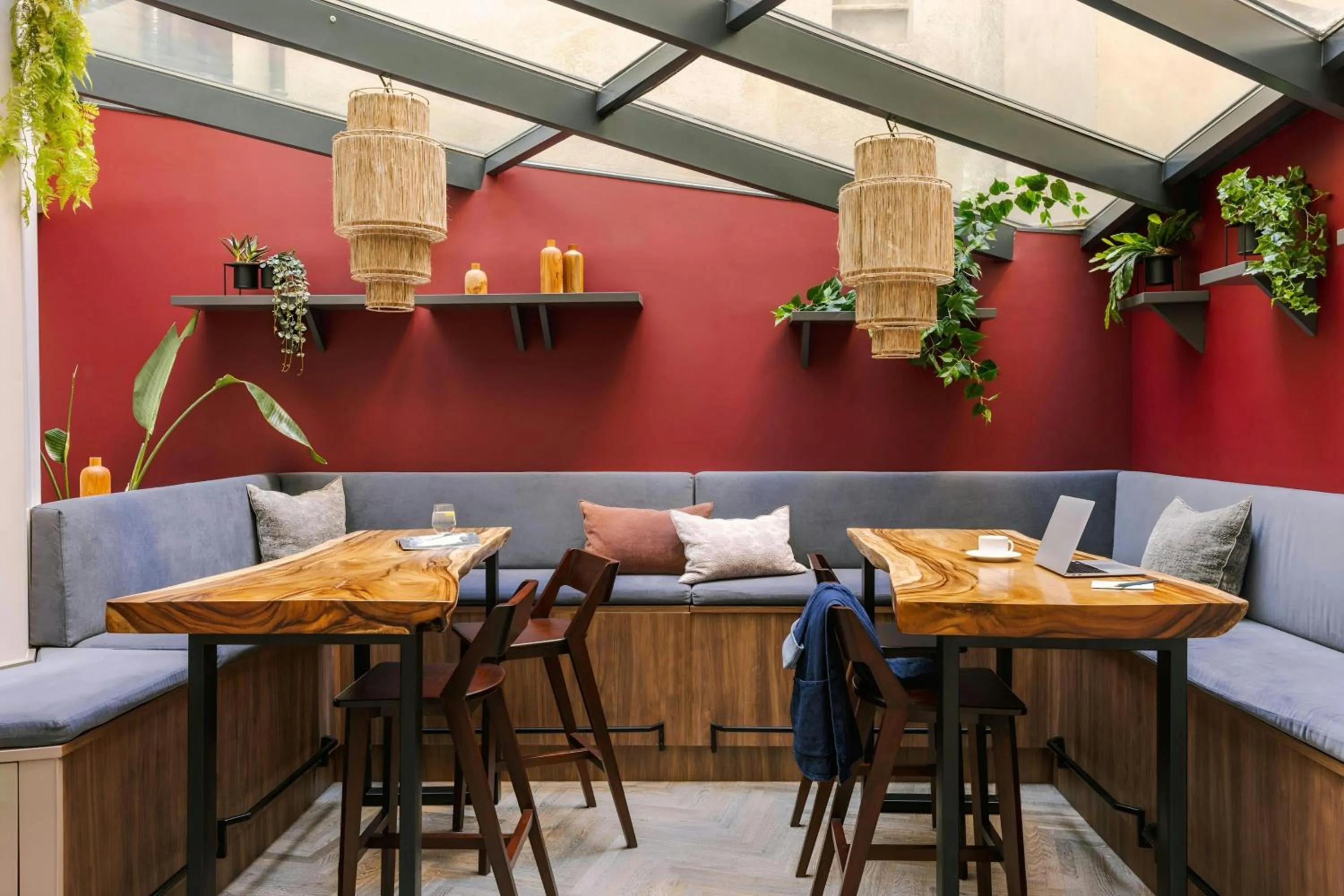 Lounge or bar in Yelo Jean Médecin Hotel, Sonder by Marriott Bonvoy