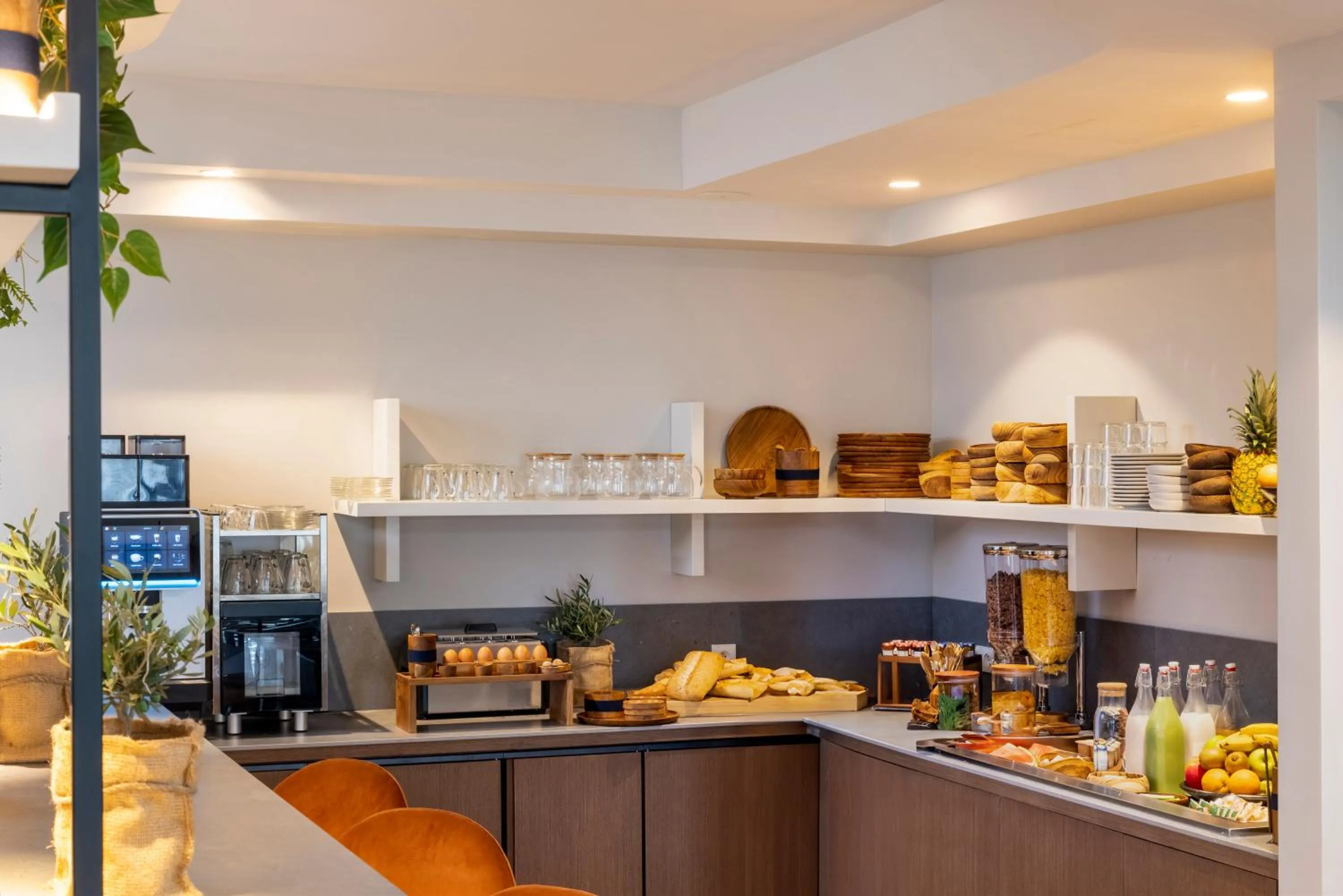 Breakfast in Ikonik Jean Médecin