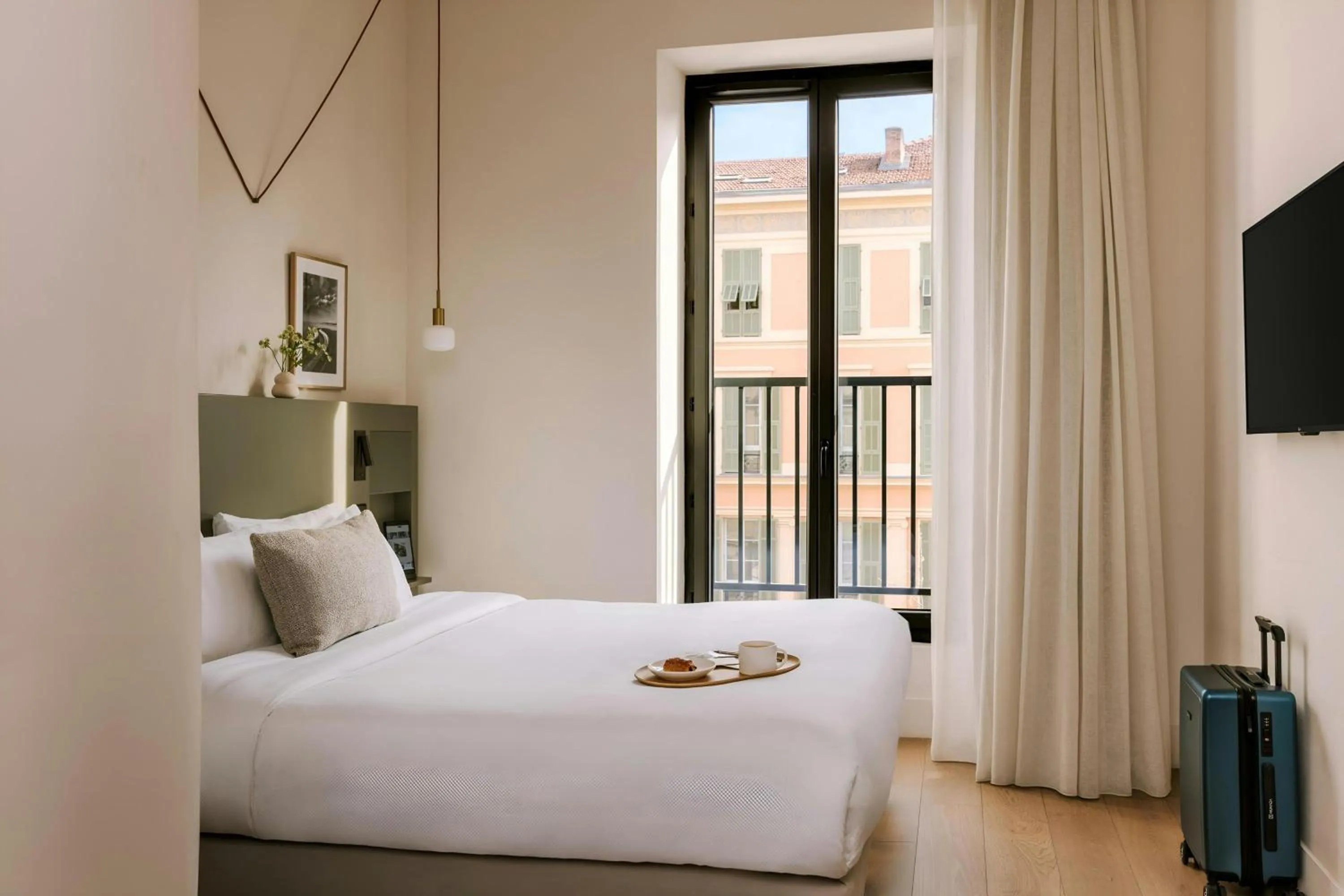 Bedroom, Bed in Yelo Jean Médecin Hotel, Sonder by Marriott Bonvoy