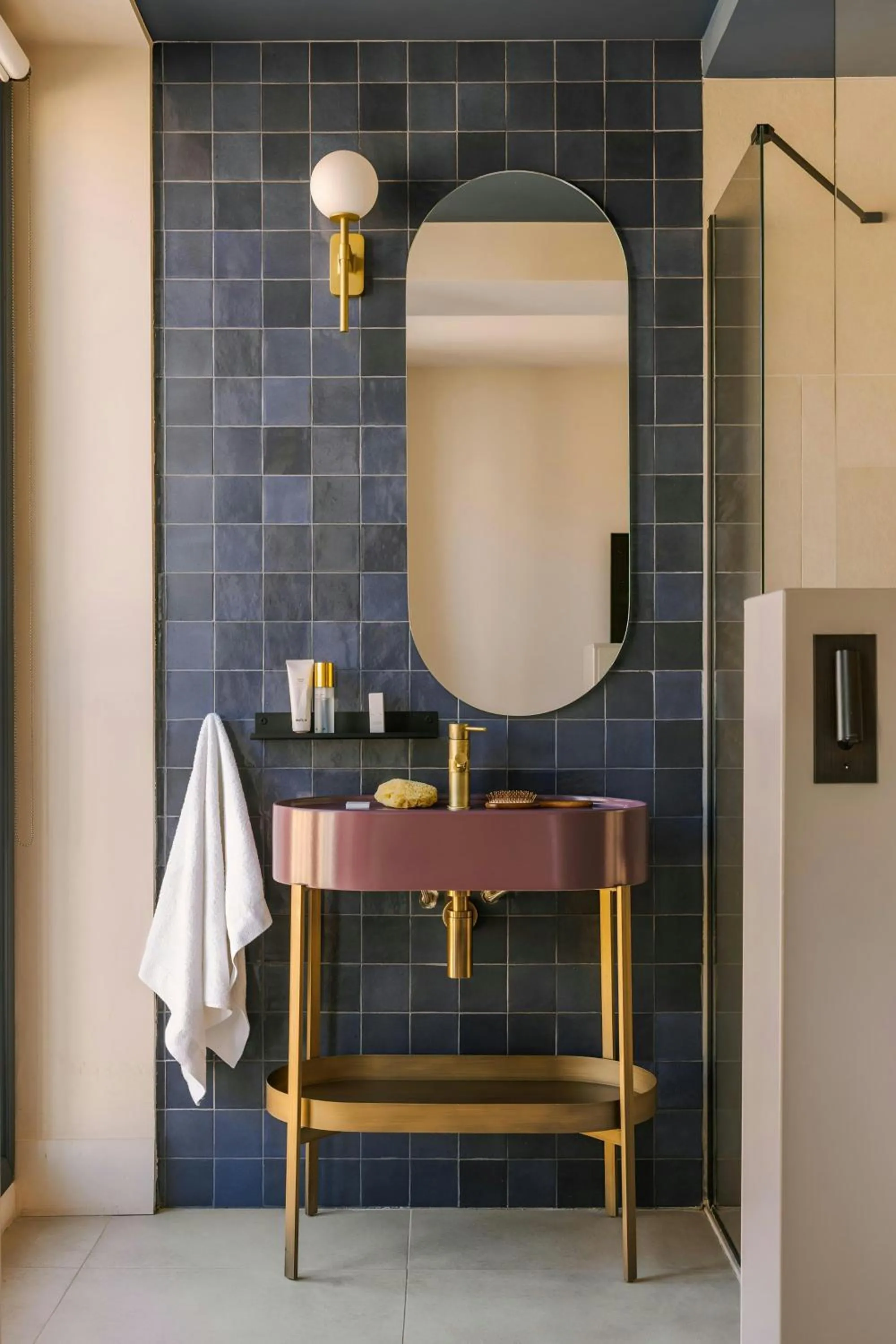 Bathroom in Yelo Jean Médecin Hotel, Sonder by Marriott Bonvoy