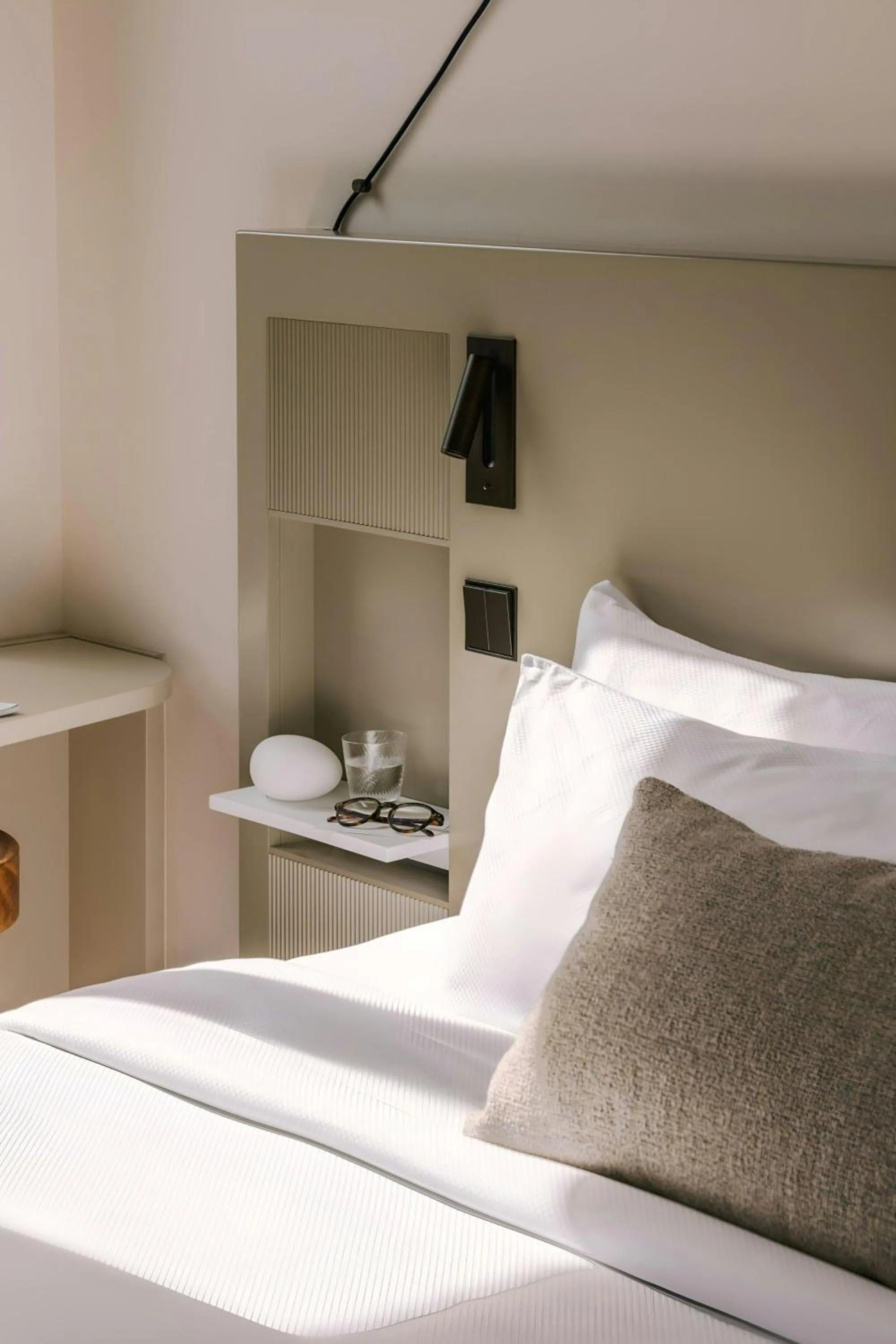 Bedroom, Bed in Yelo Jean Médecin Hotel, Sonder by Marriott Bonvoy