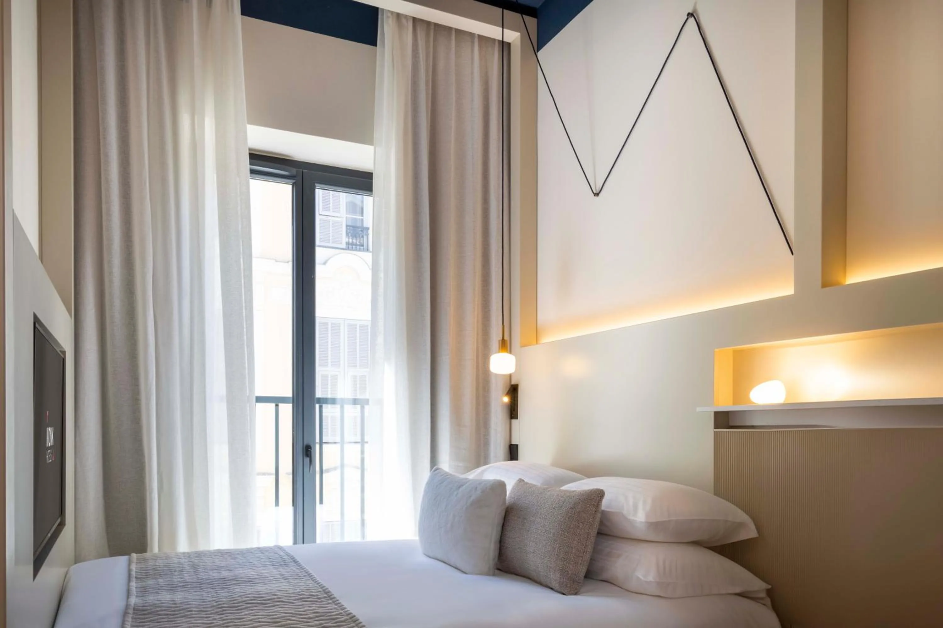 Bedroom, Bed in Ikonik Jean Médecin