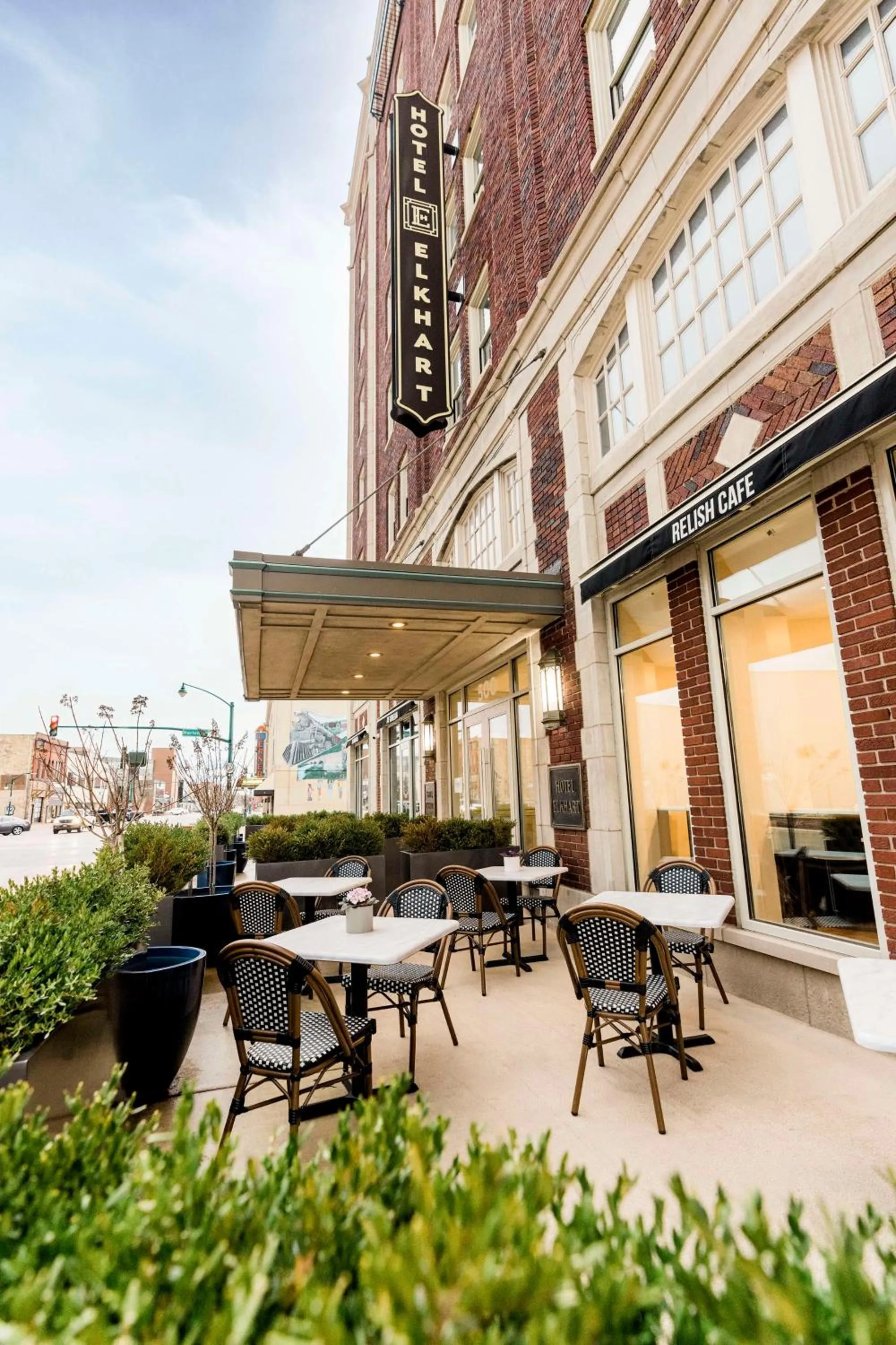 Restaurant/places to eat in Hotel Elkhart, Tapestry Collection By Hilton