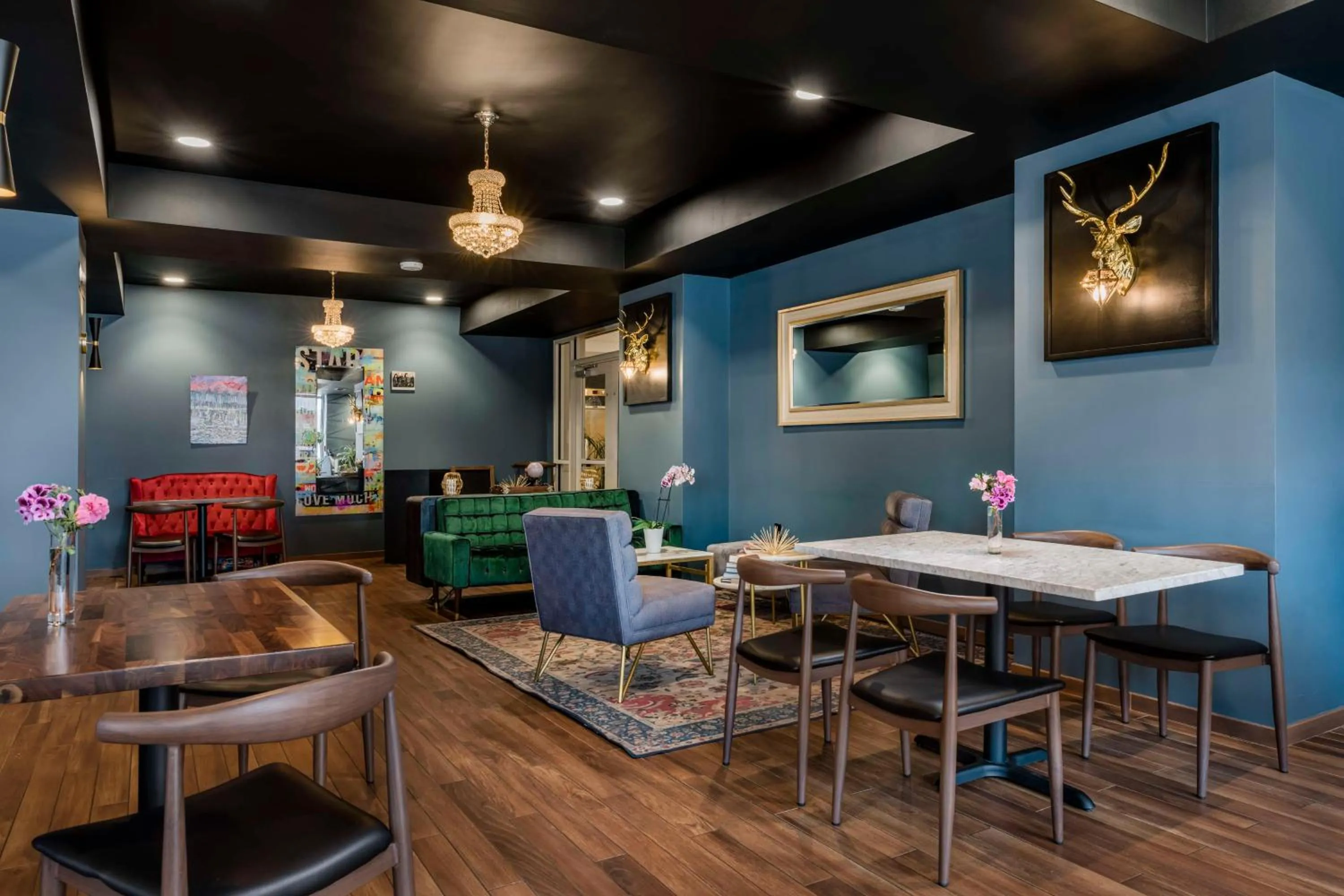 Restaurant/places to eat in Hotel Elkhart, Tapestry Collection By Hilton