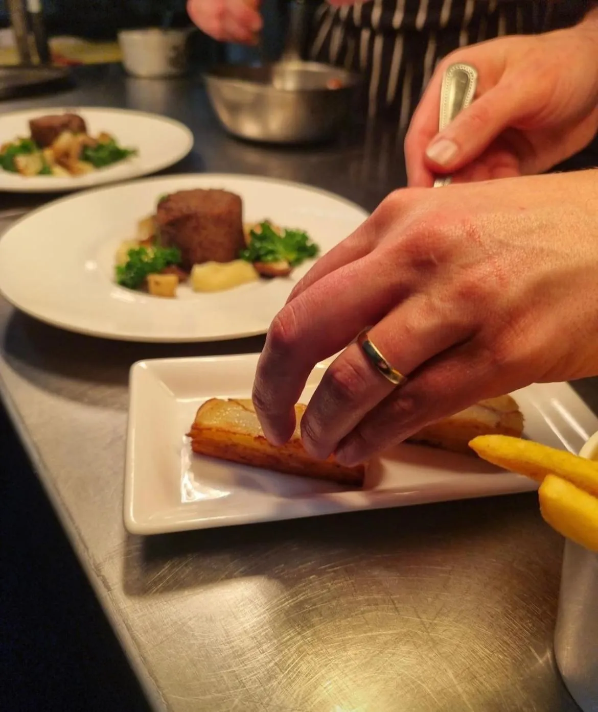 Restaurant/places to eat in The Parklands Hotel