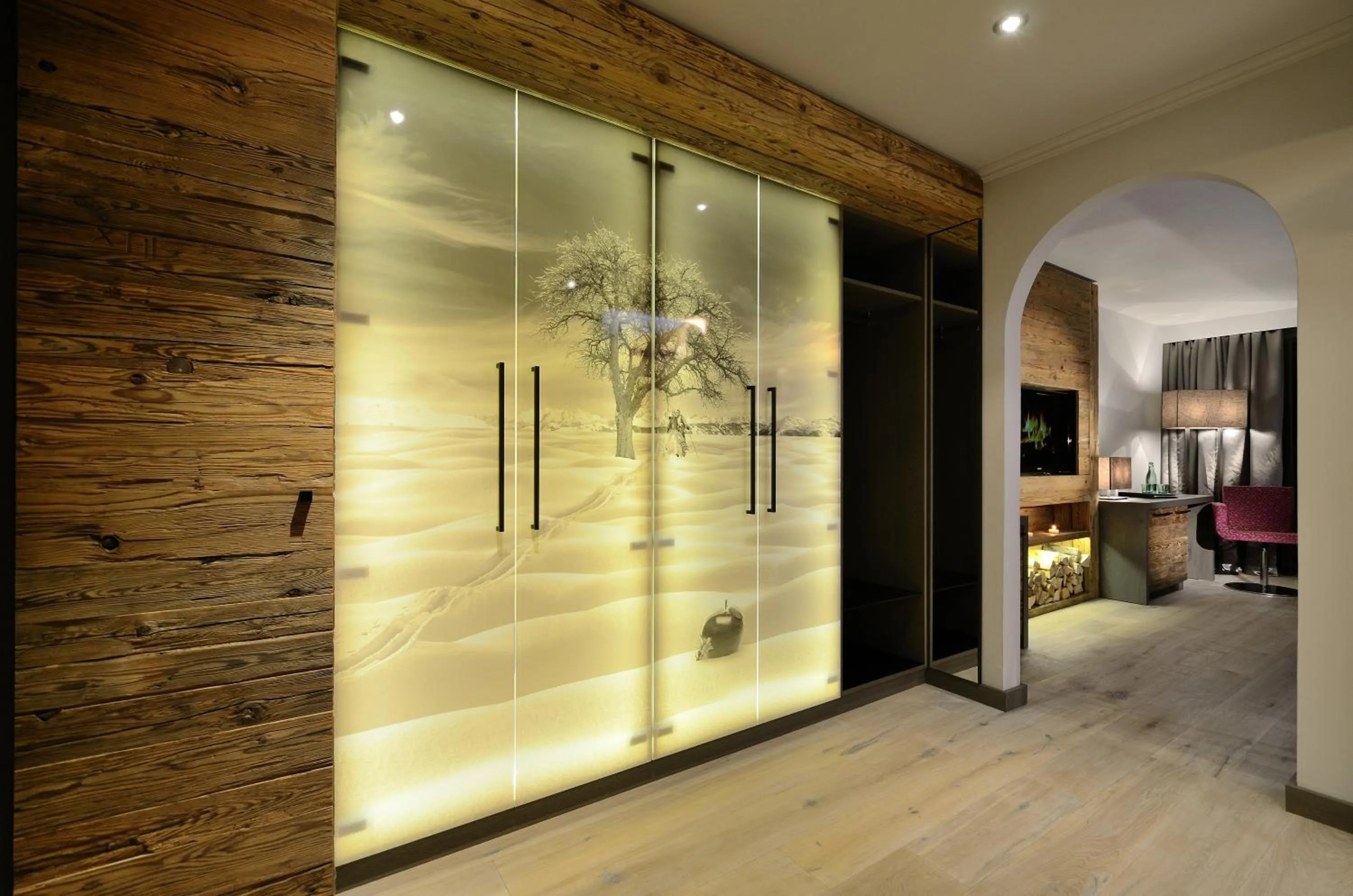 Photo of the whole room in eva,VILLAGE