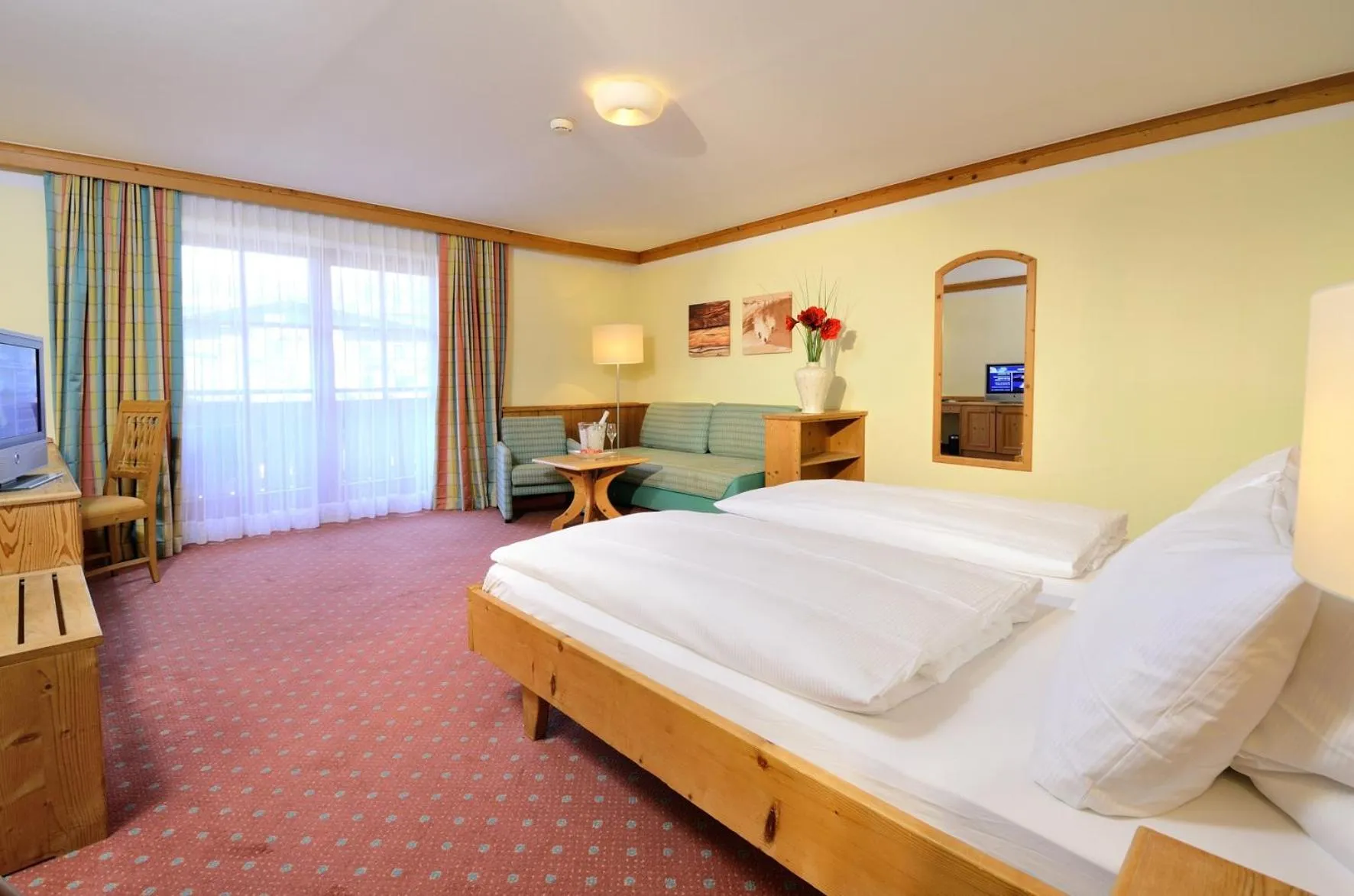 Photo of the whole room, Bed in eva,VILLAGE