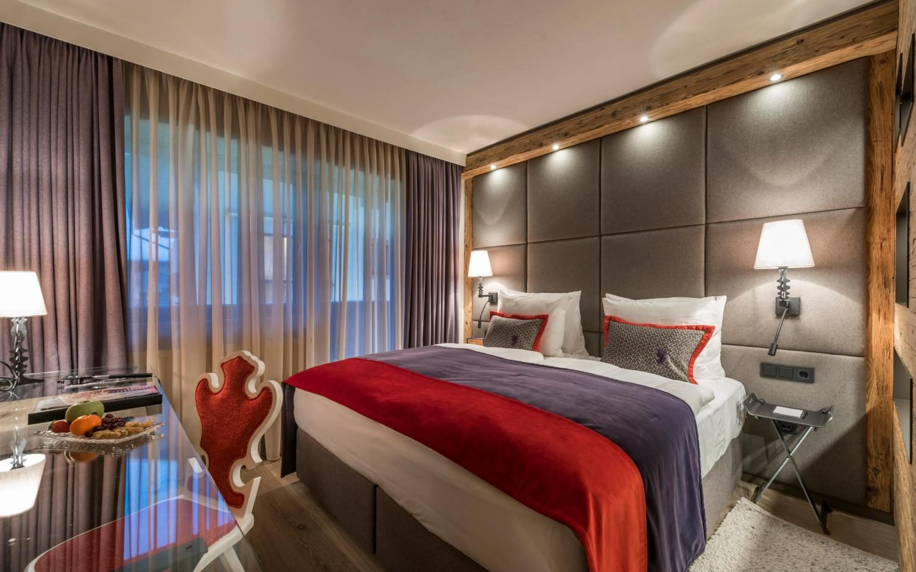 Photo of the whole room, Bed in eva,VILLAGE