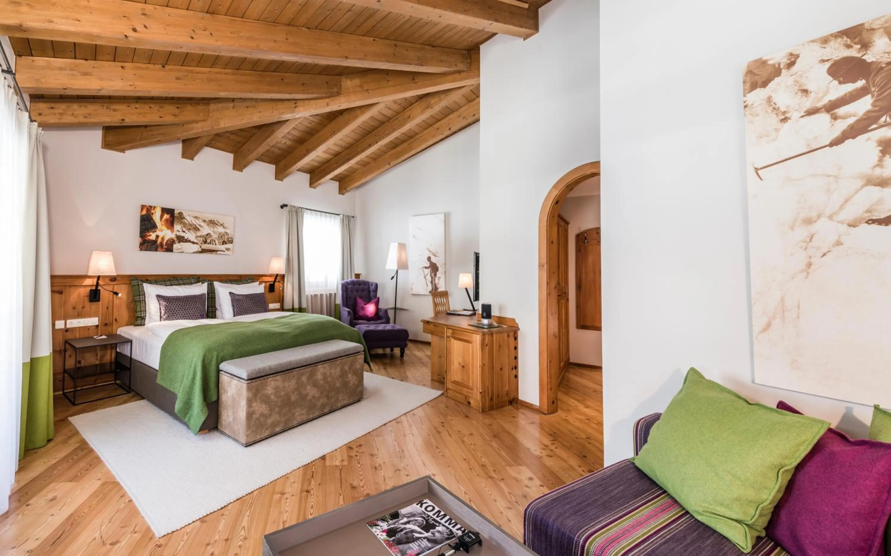 Photo of the whole room, Bed in eva,VILLAGE