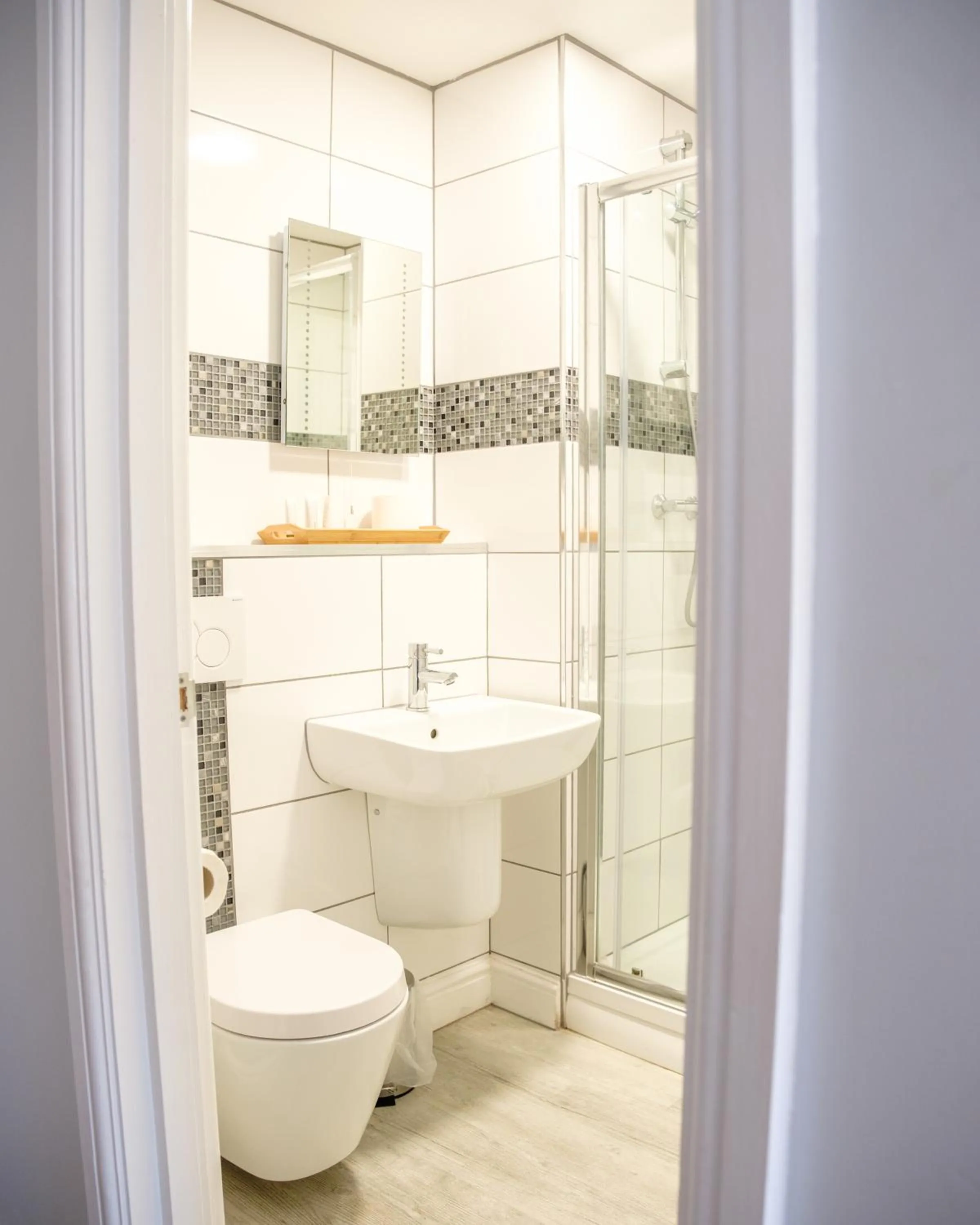 Shower in Mullions 51 B&B