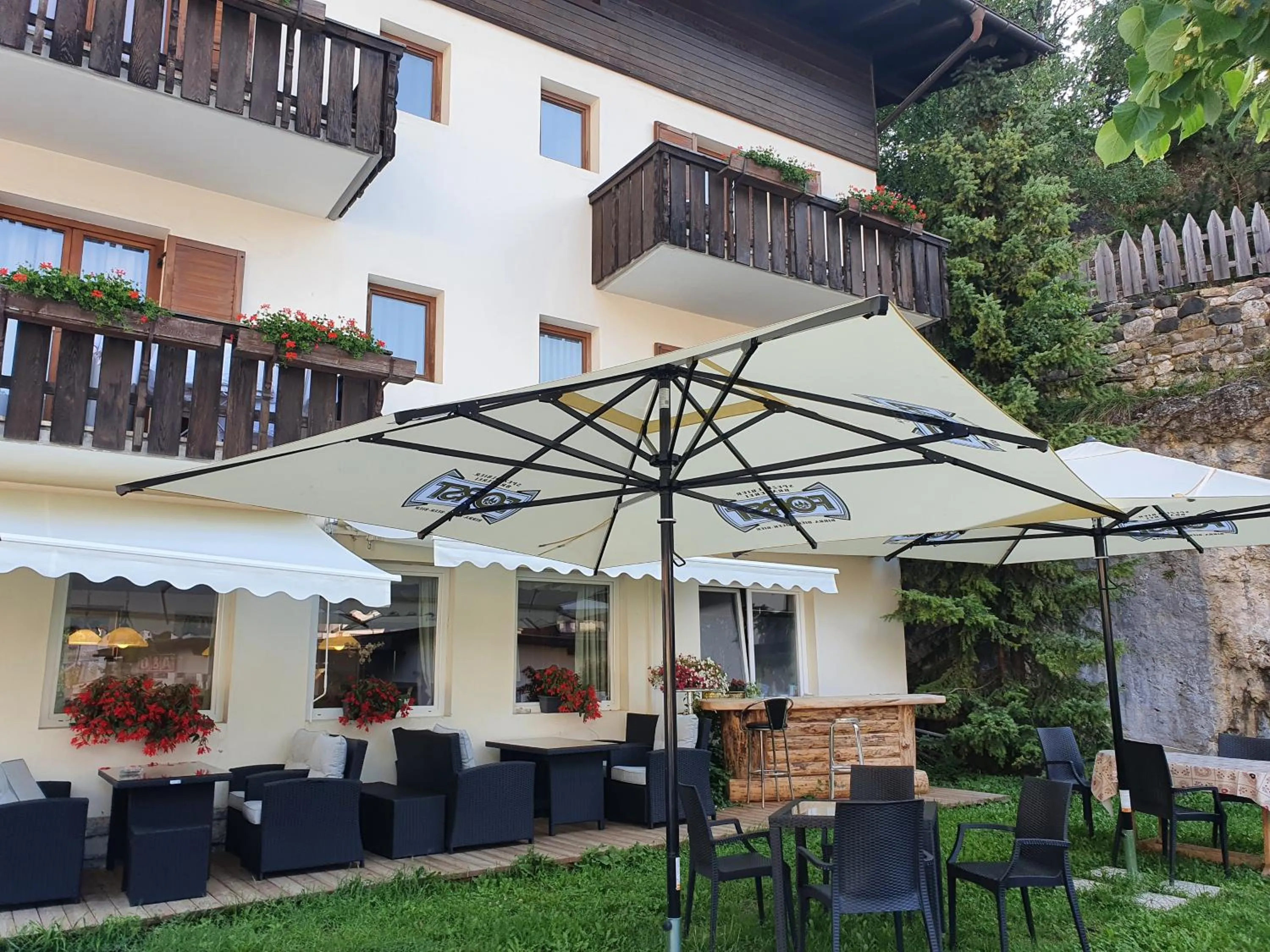 ALBERGO BAR RISTORANTE DOLOMIA