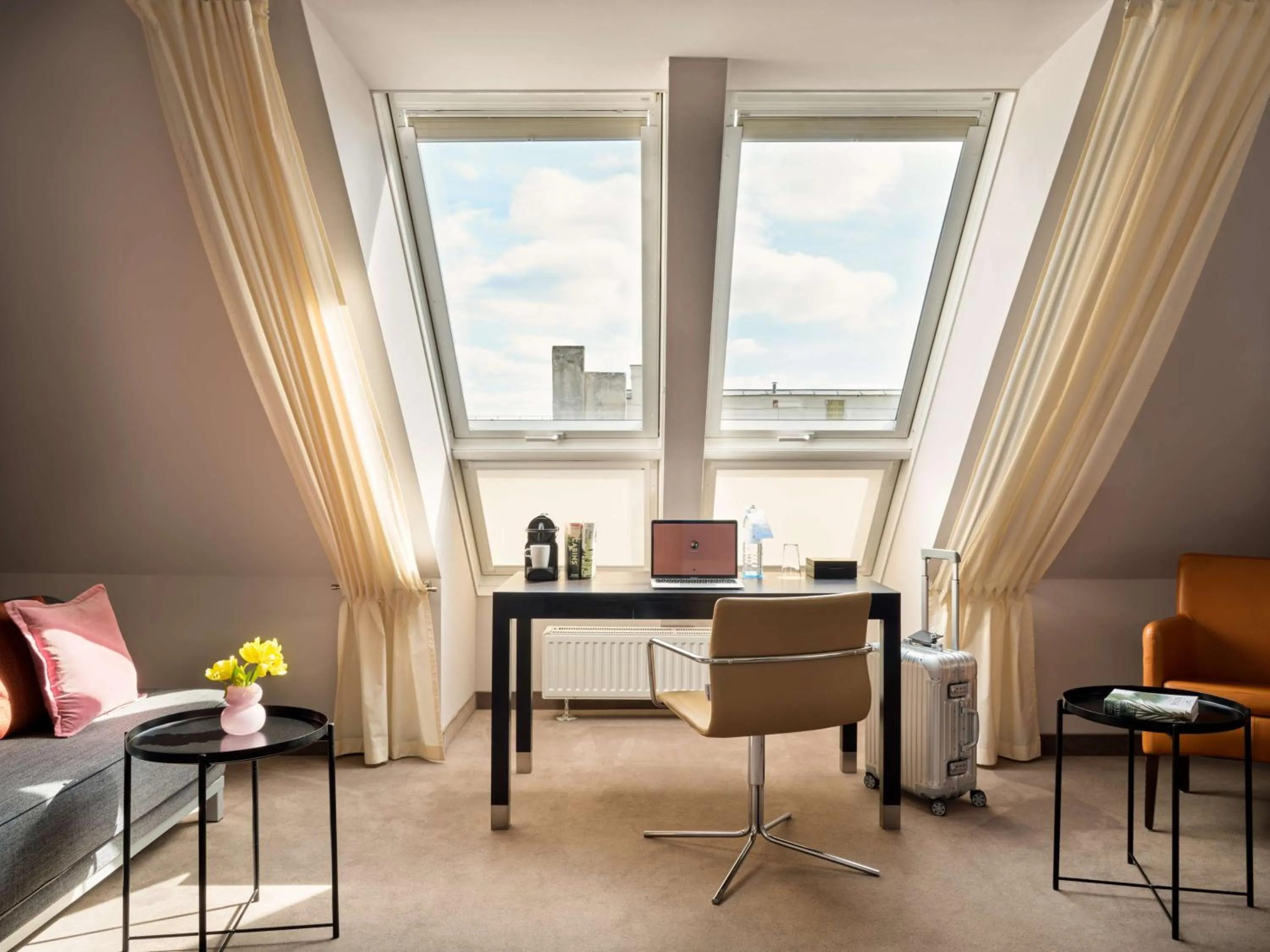 Living room in Flemings Hotel Wien-Stadthalle