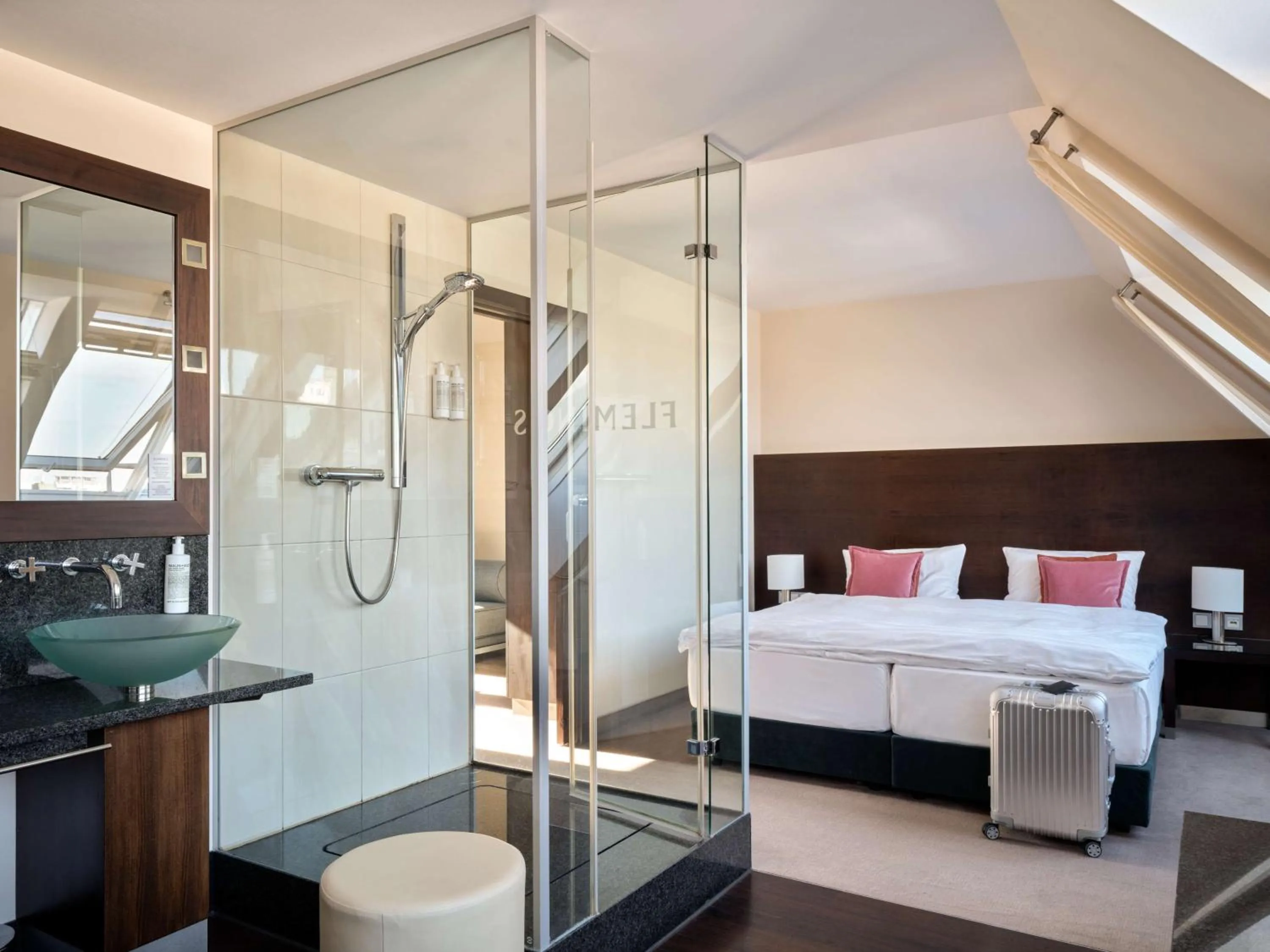 Bathroom, Bed in Flemings Hotel Wien-Stadthalle