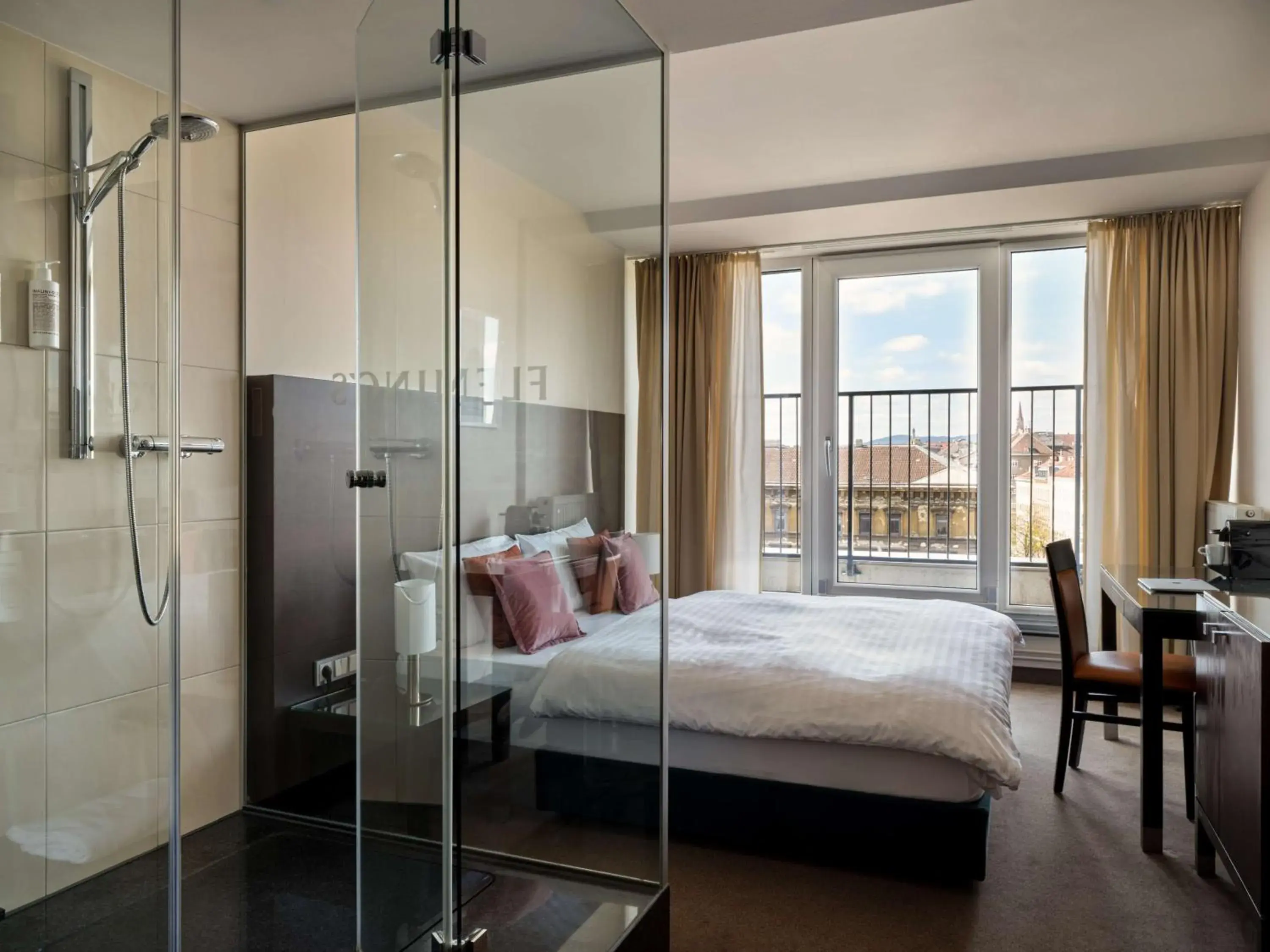 Comfort Double Room in Flemings Hotel Wien-Stadthalle Comfort Double Room in Flemings Hotel Wien-Stadthalle