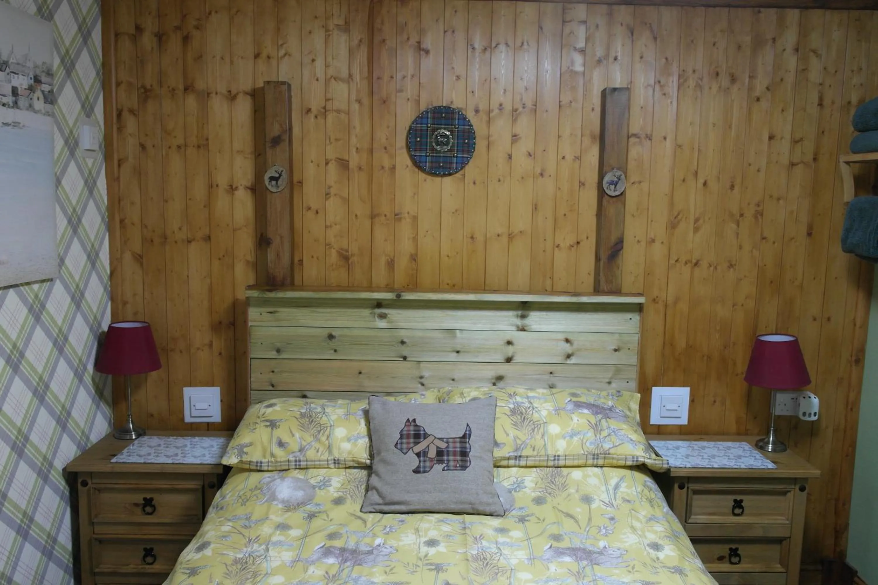 Bedroom, Bed in The Steading Highland Glen Lodge