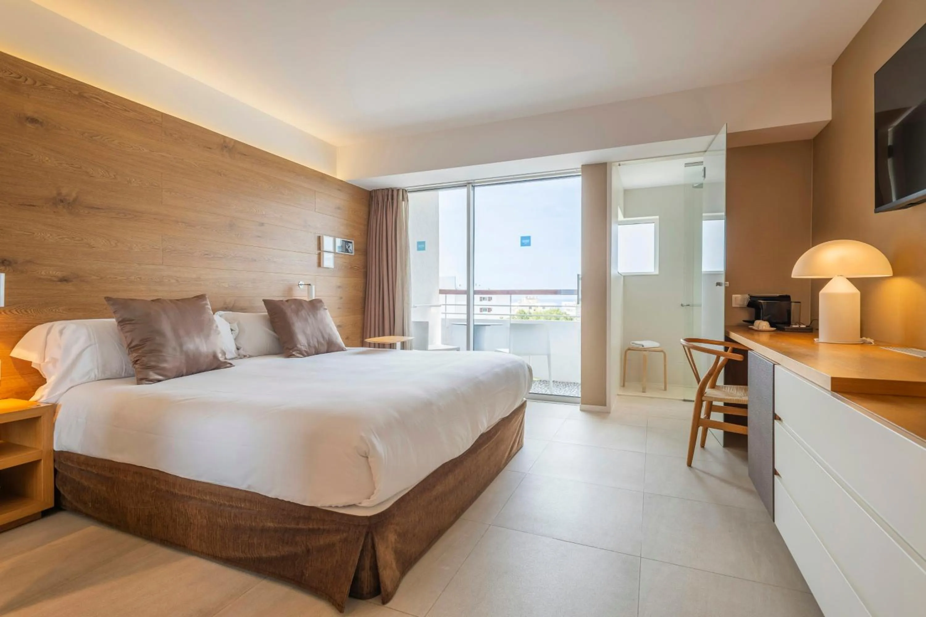Bedroom, Bed in Leonardo Boutique Hotel Mallorca Port Portals - Adults only
