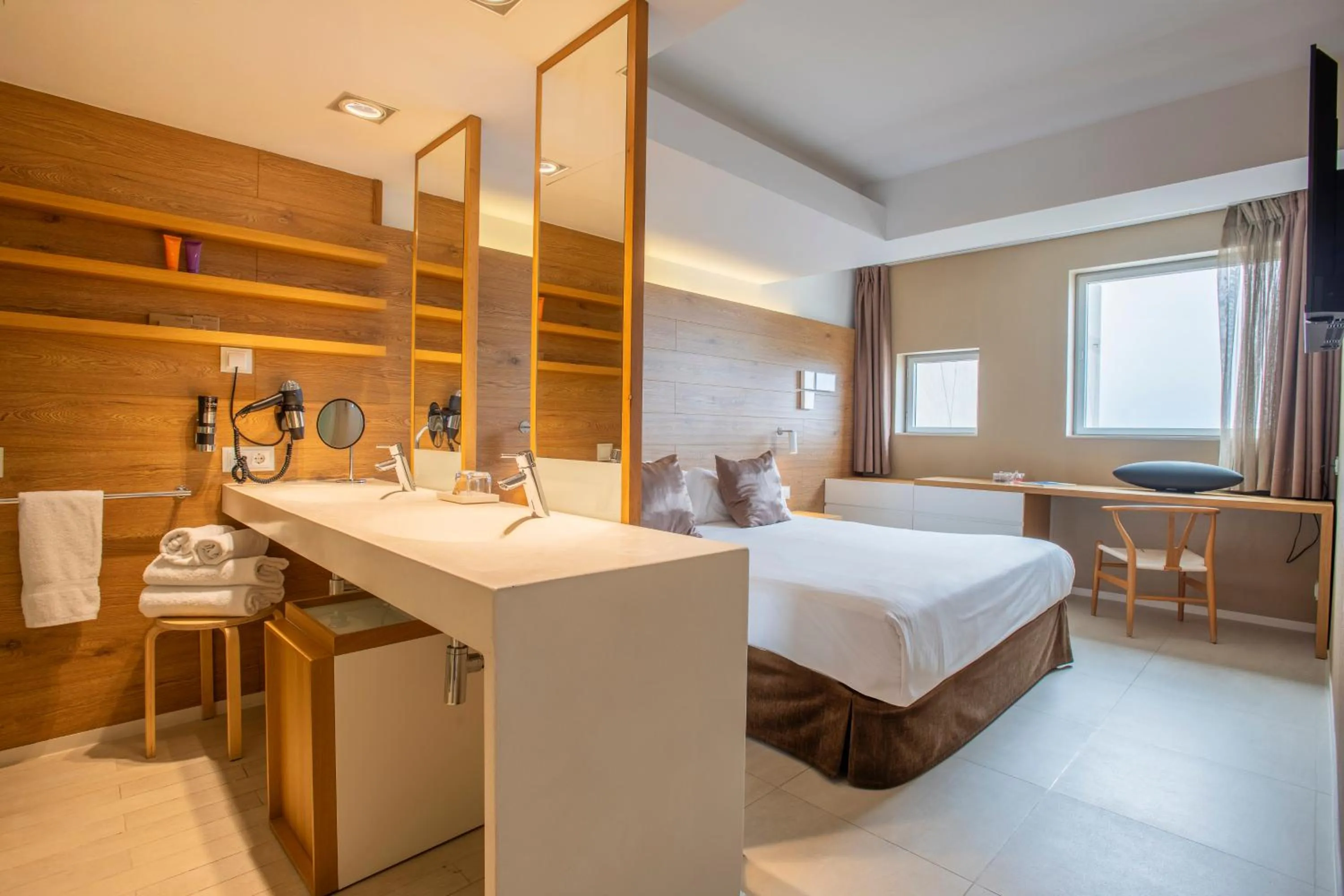 Bathroom, Bed in Leonardo Boutique Hotel Mallorca Port Portals - Adults only
