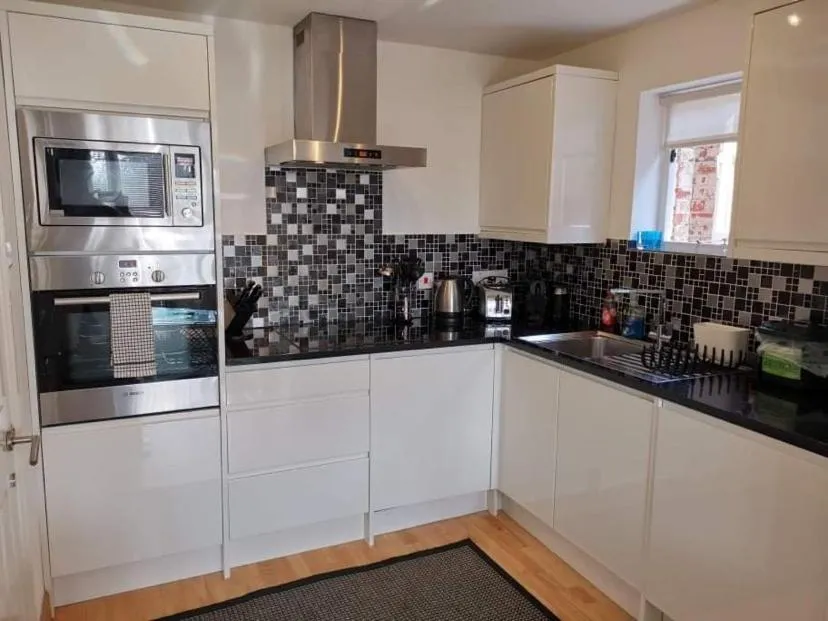 Flat 4 Summertown Court