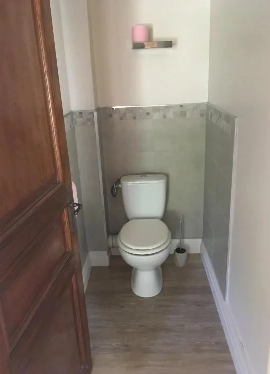 Toilet in Au Bonheur de Cisse