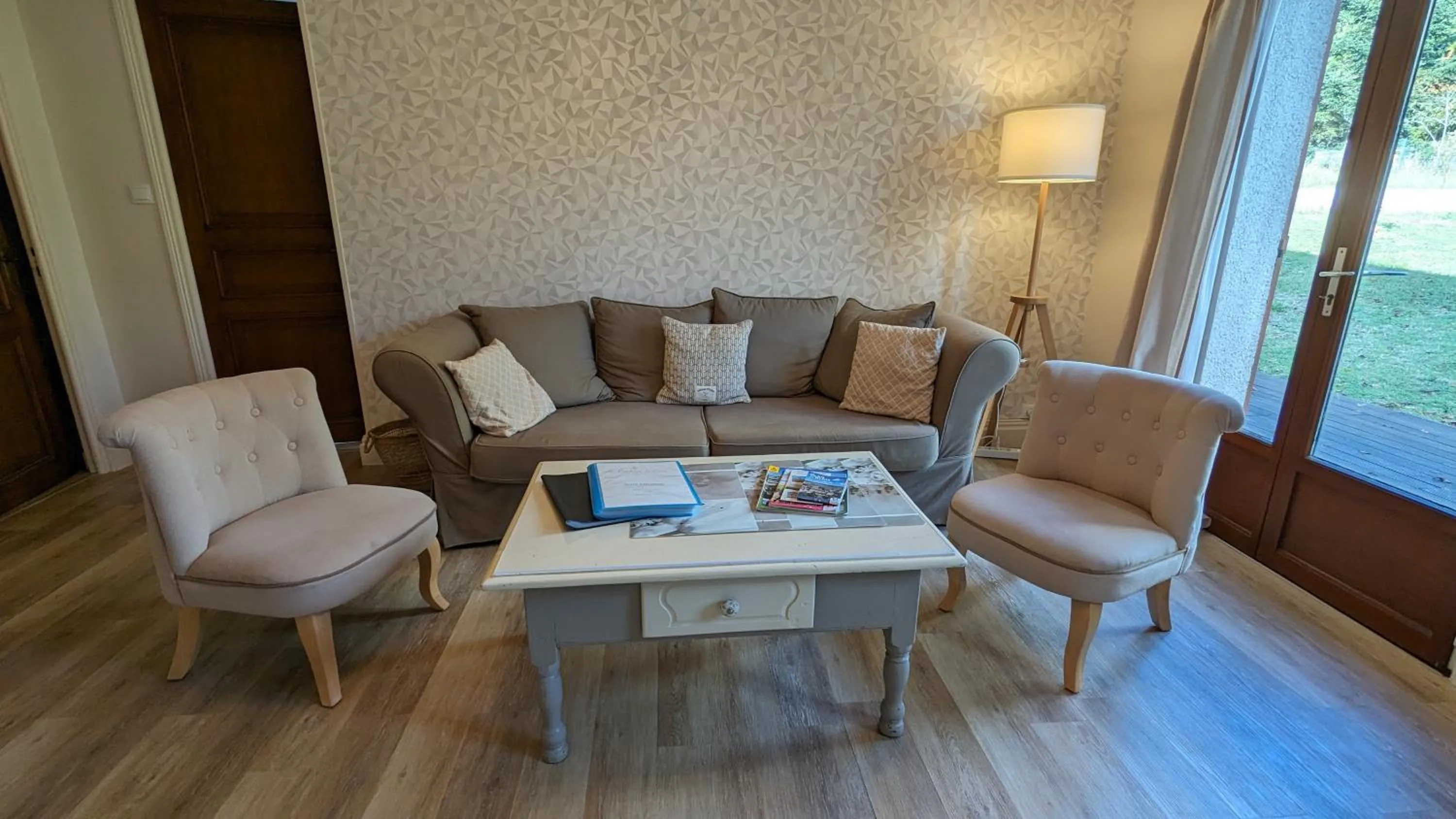 Seating area in Au Bonheur de Cisse