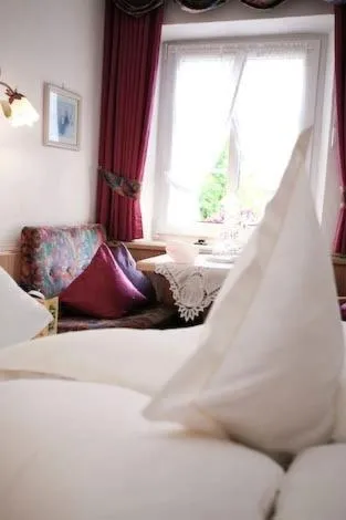 Bed in Hotel Restaurant Rengser Mühle