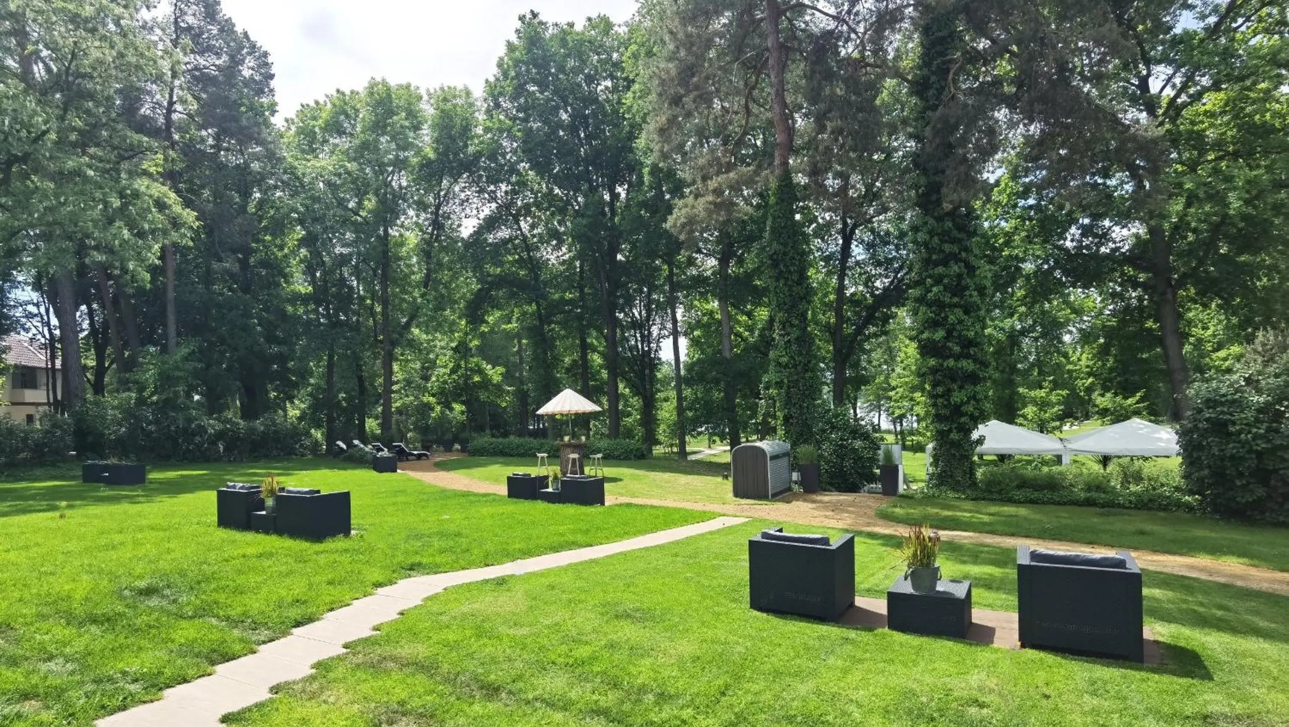 Garden in Victoria Suites