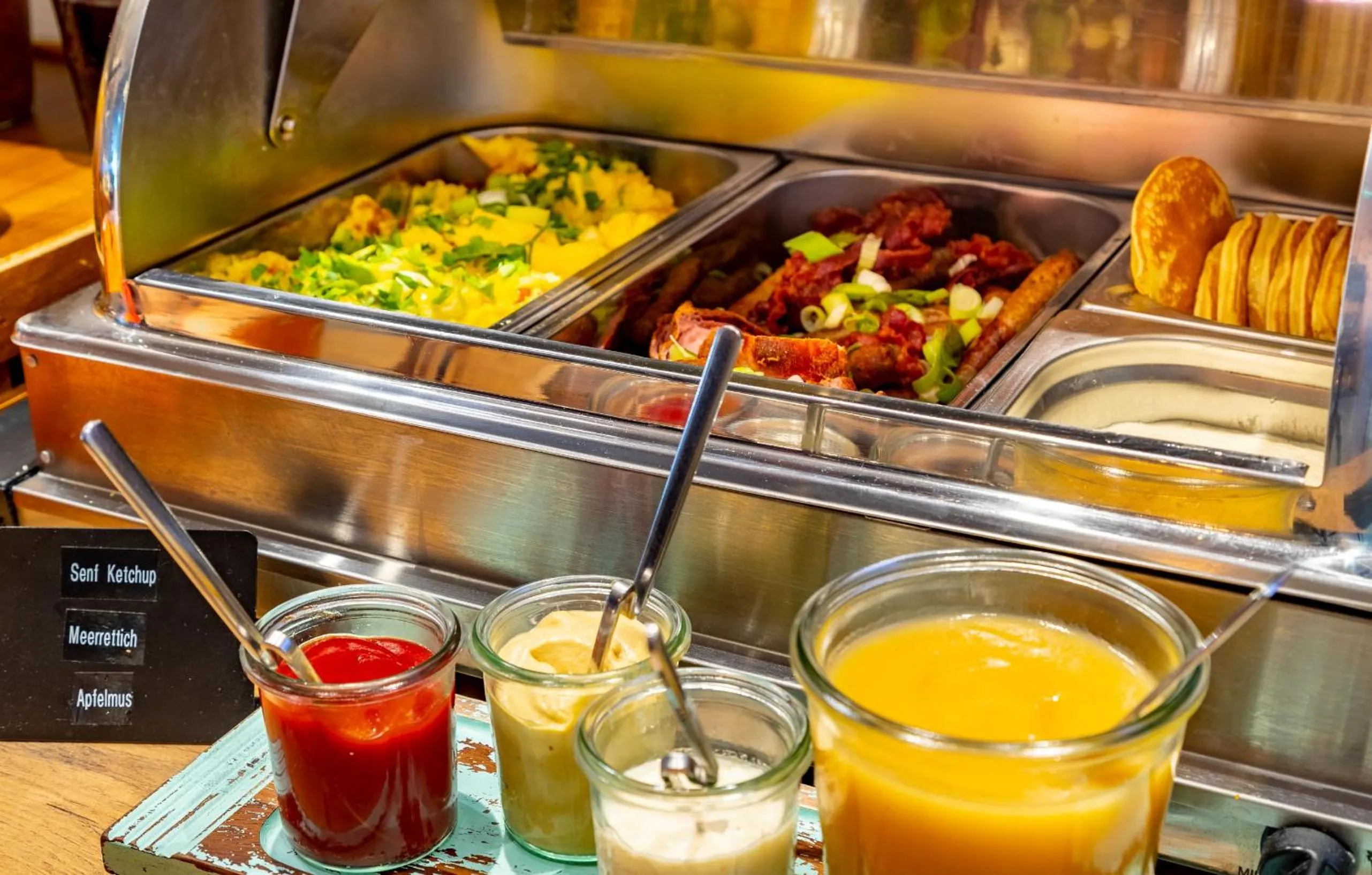 Restaurant/places to eat in Victoria Suites