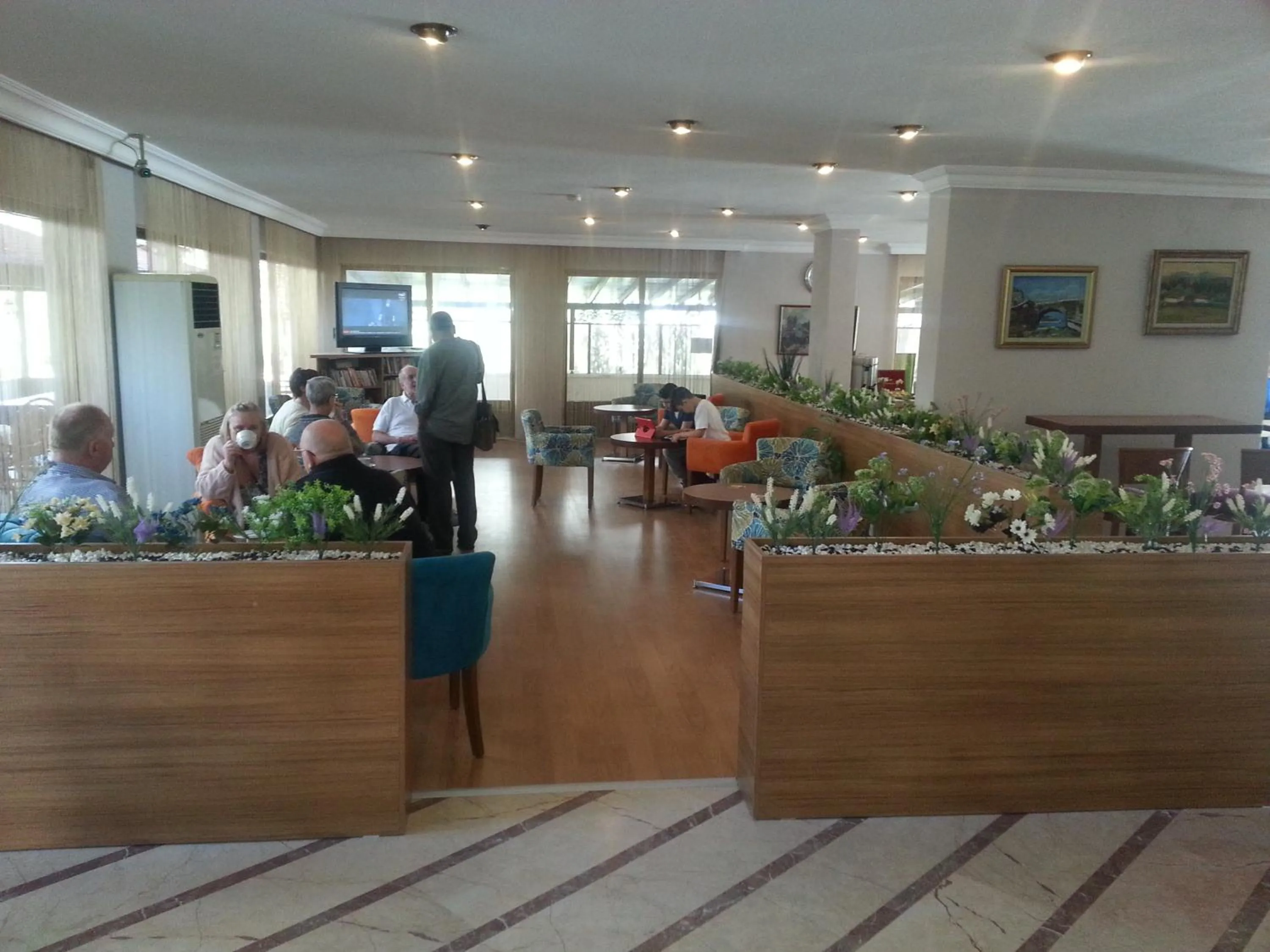 Restaurant/places to eat in Nazar Hotel