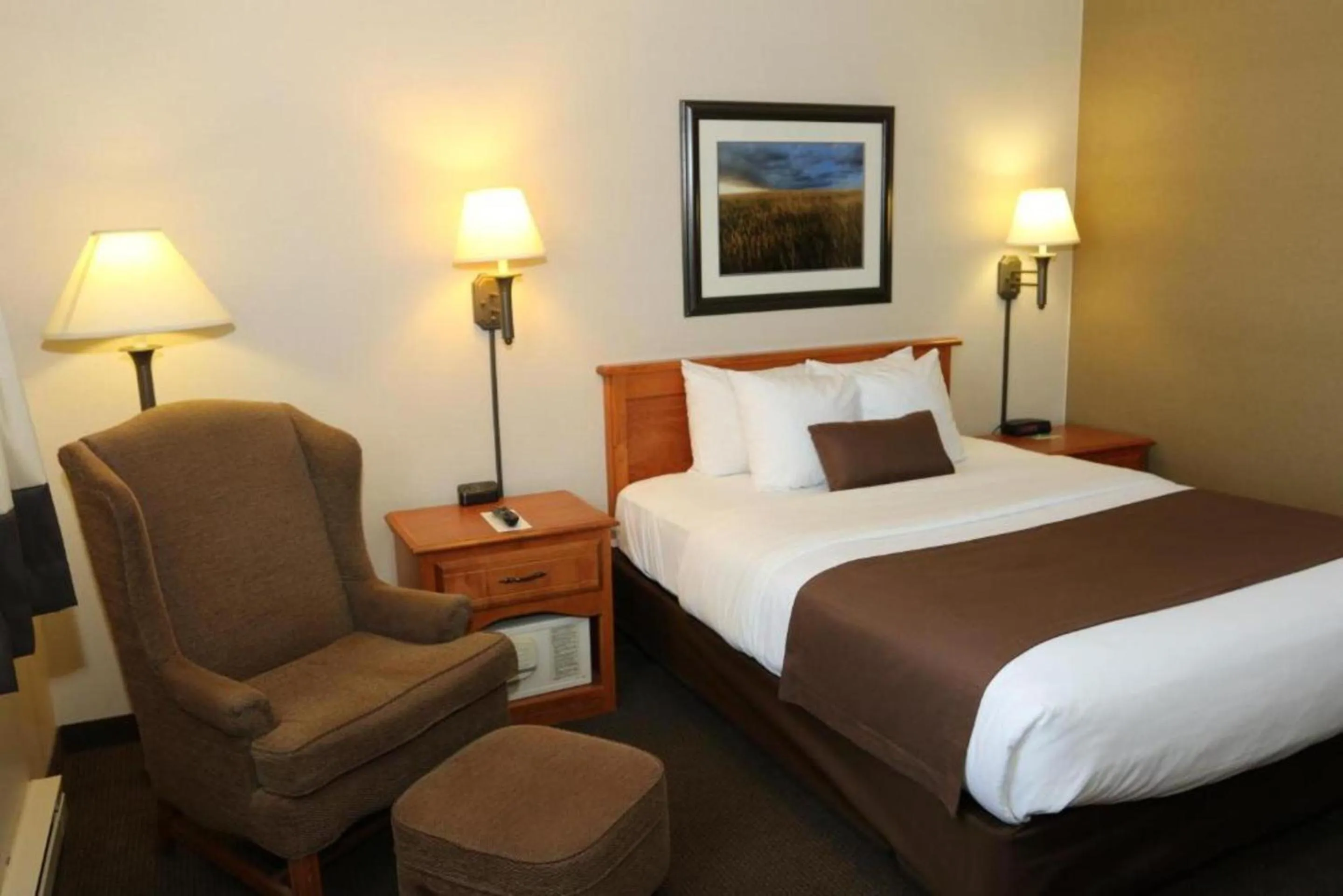 Bedroom, Bed in Studio 6 - Minot, ND