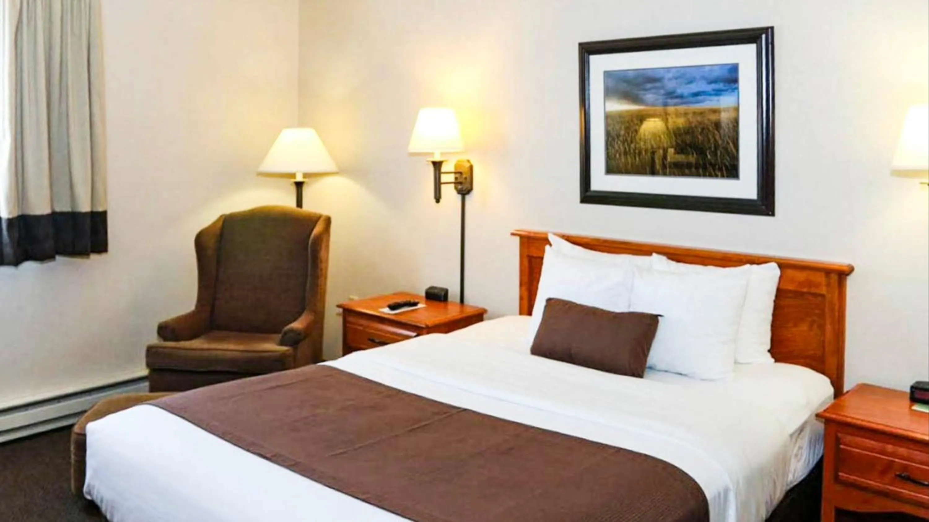 Bedroom, Bed in Studio 6 - Minot, ND