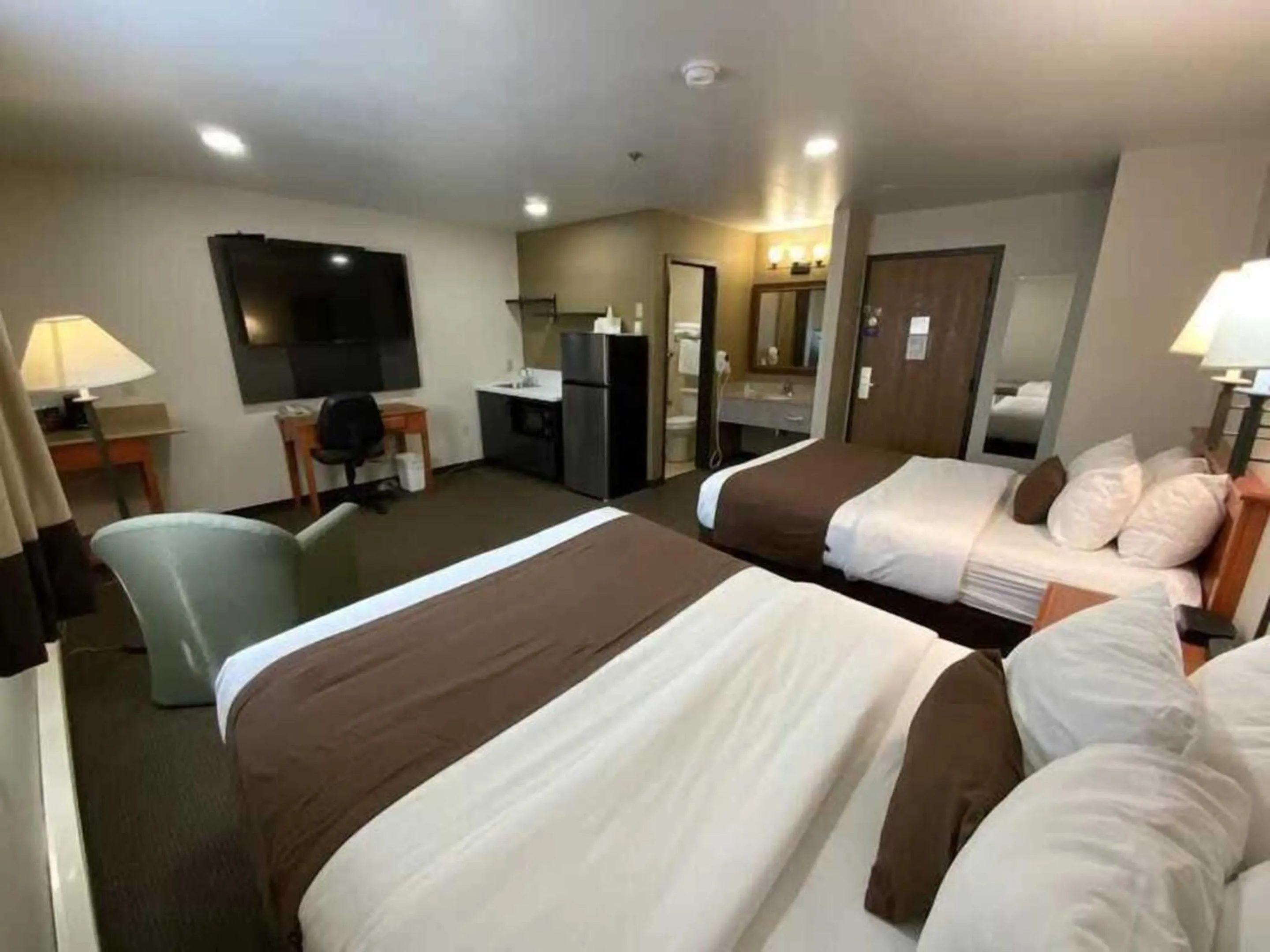 Bedroom, Bed in Studio 6 - Minot, ND