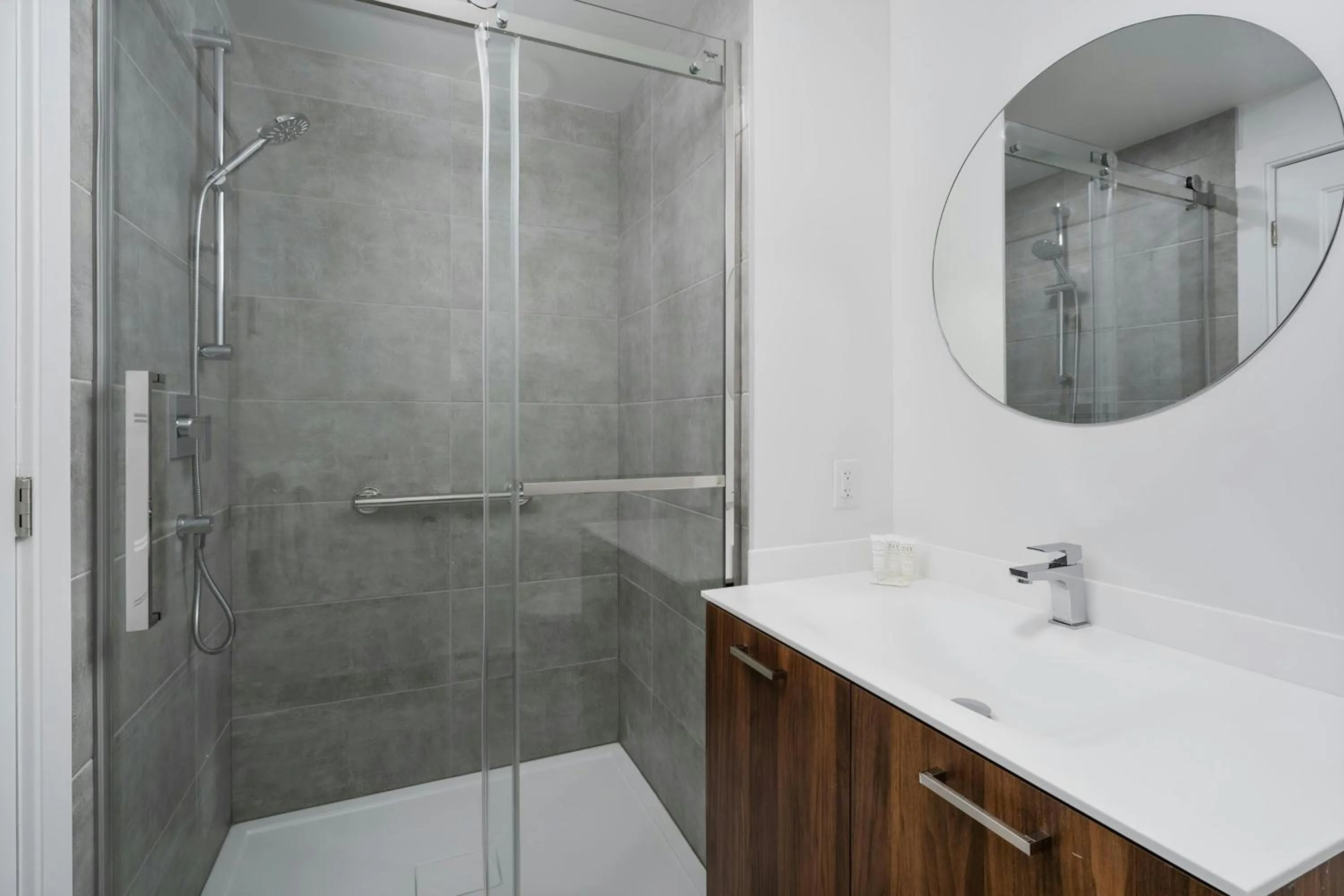 Bathroom in Sonder by Marriott Bonvoy Gare Saint Denis Apartments Downtown