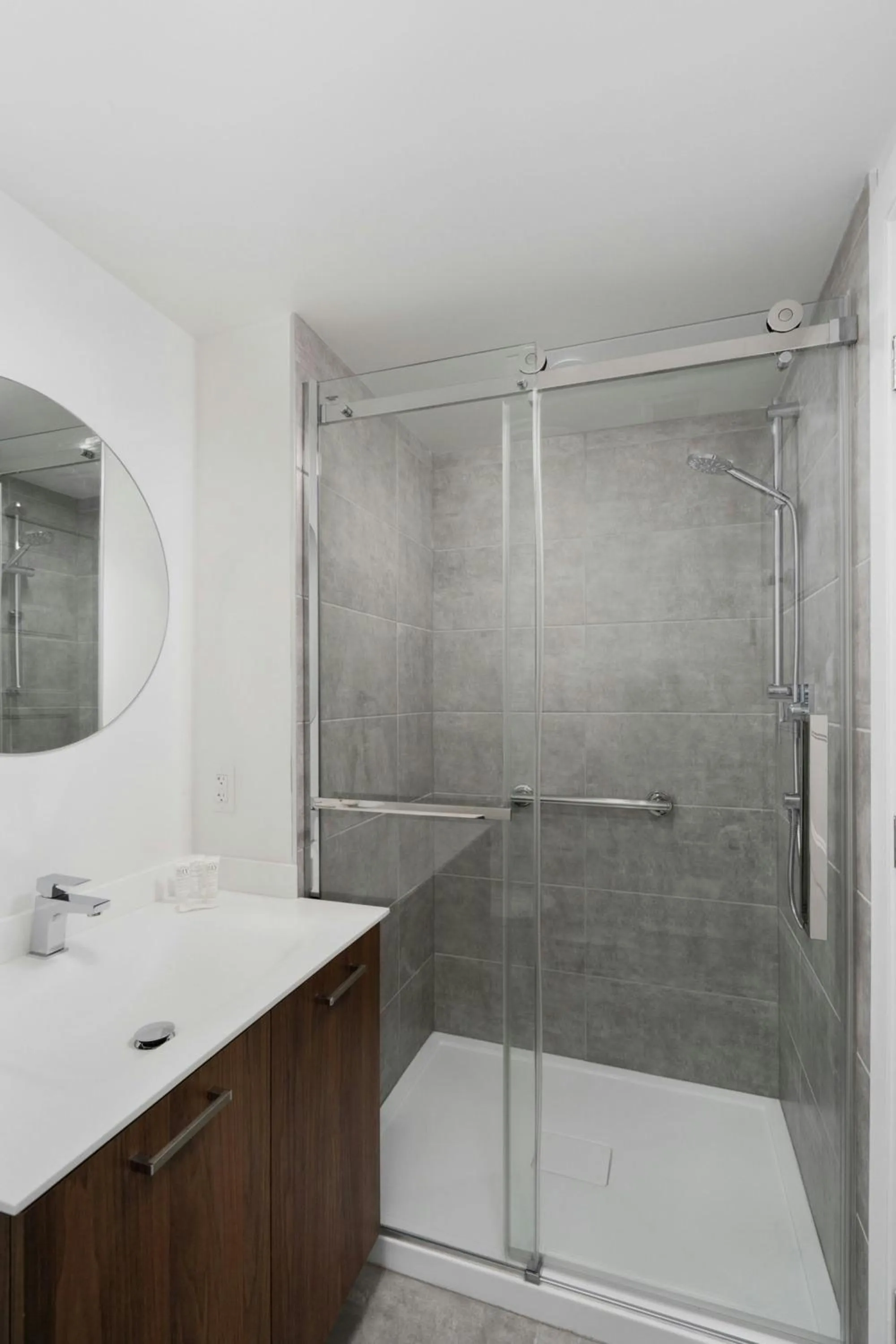 Bathroom in Sonder by Marriott Bonvoy Gare Saint Denis Apartments Downtown