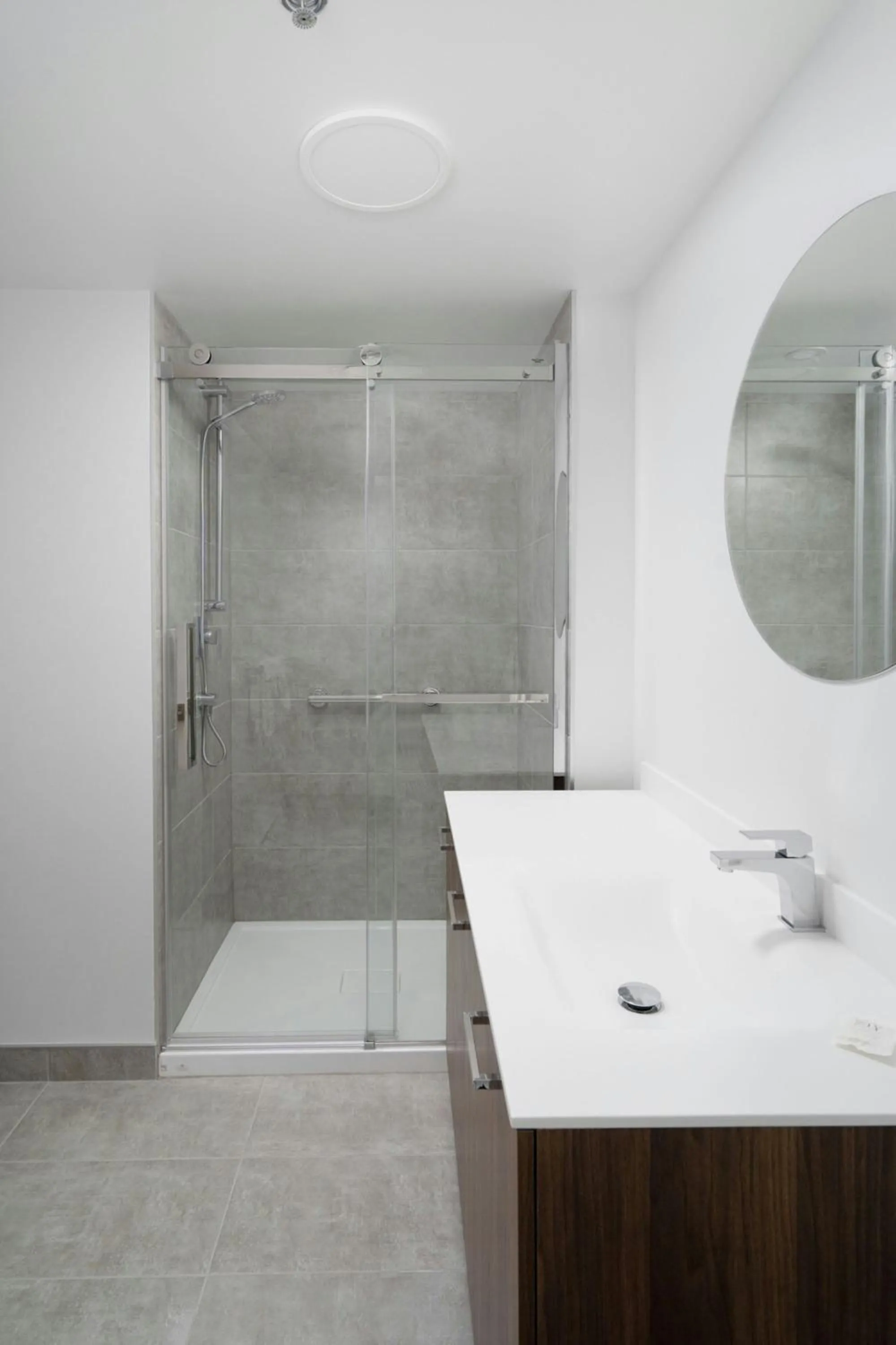 Bathroom in Sonder by Marriott Bonvoy Gare Saint Denis Apartments Downtown